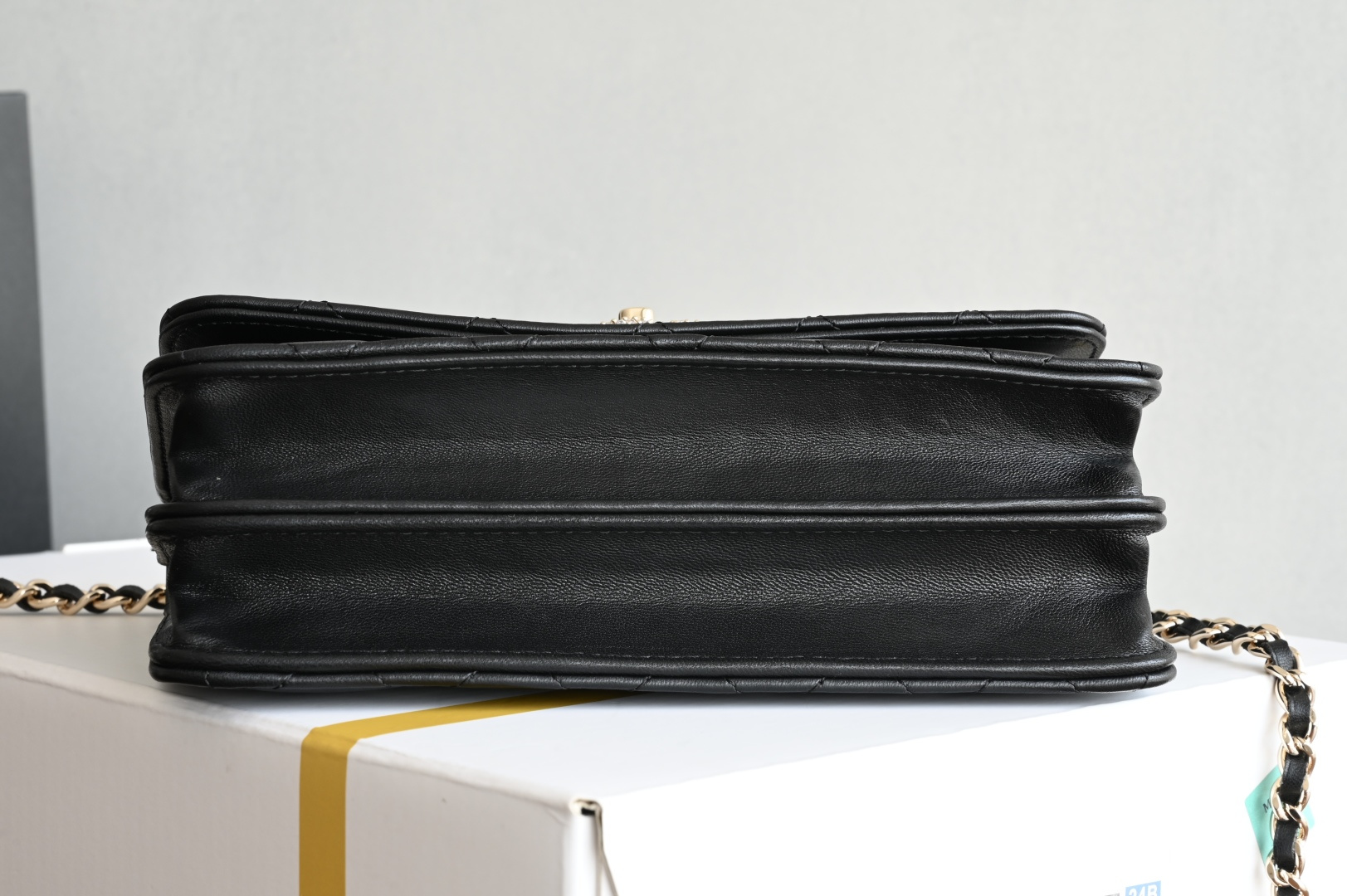 白金版▪️正品级 包装如图新品到货🆕𝗖𝗵𝗮𝗻𝗲𝟭 𝟐𝟒𝐊水钻手柄风琴𝐰𝐨𝐜 黑色五金: 厚镀18k浅金皮