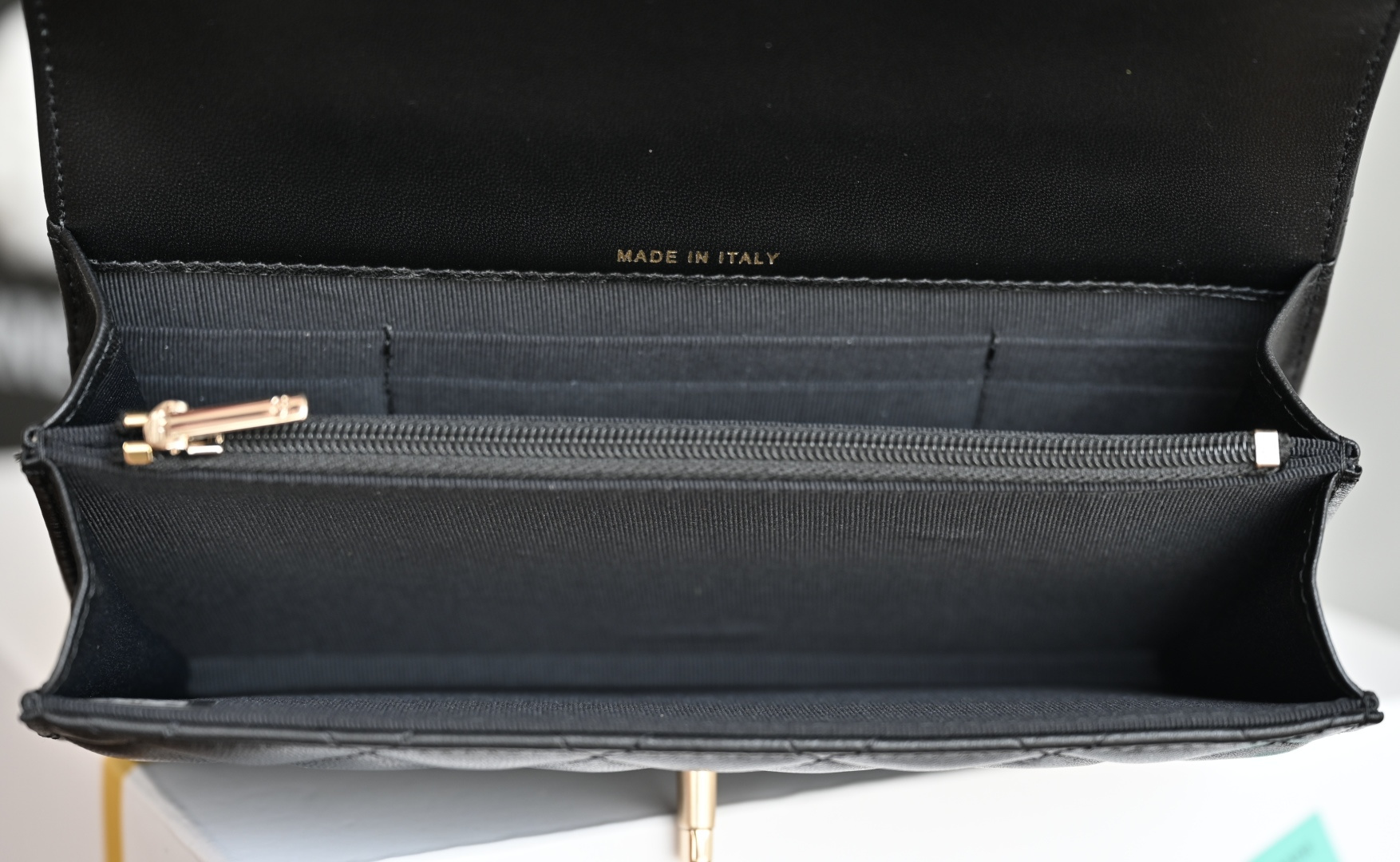 白金版▪️正品级 包装如图新品到货🆕𝗖𝗵𝗮𝗻𝗲𝟭 𝟐𝟒𝐊水钻手柄风琴𝐰𝐨𝐜 黑色五金: 厚镀18k浅金皮