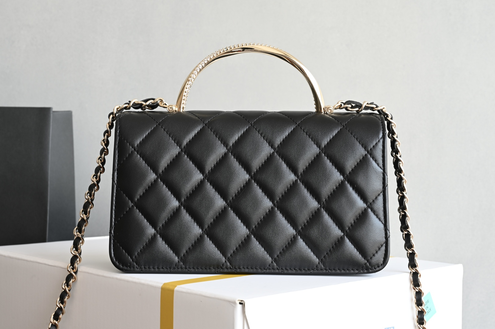 白金版▪️正品级 包装如图新品到货🆕𝗖𝗵𝗮𝗻𝗲𝟭 𝟐𝟒𝐊水钻手柄风琴𝐰𝐨𝐜 黑色五金: 厚镀18k浅金皮