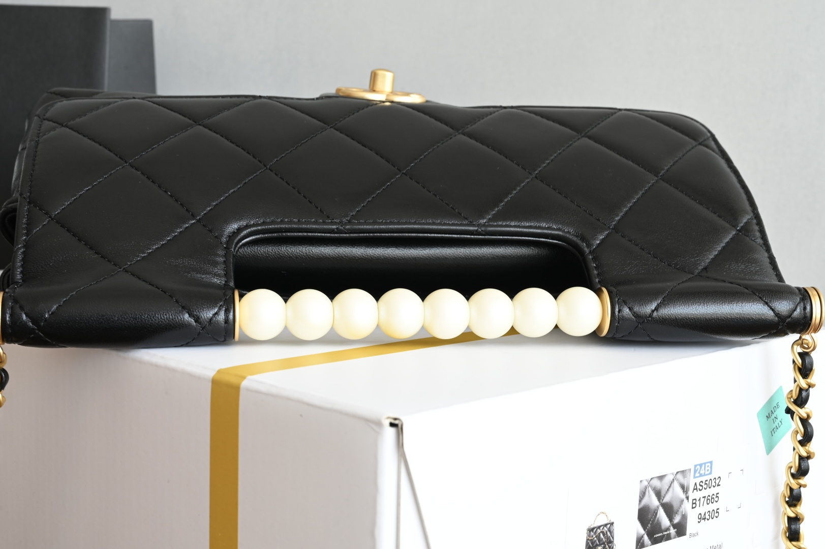 白金版▪️正品级 包装如图新品到货🆕𝗖𝗵𝗮𝗻𝗲𝟭 𝟐𝟓𝐏珍珠手柄口盖包五金: 全钢厚镀24K鎏金扣皮料：