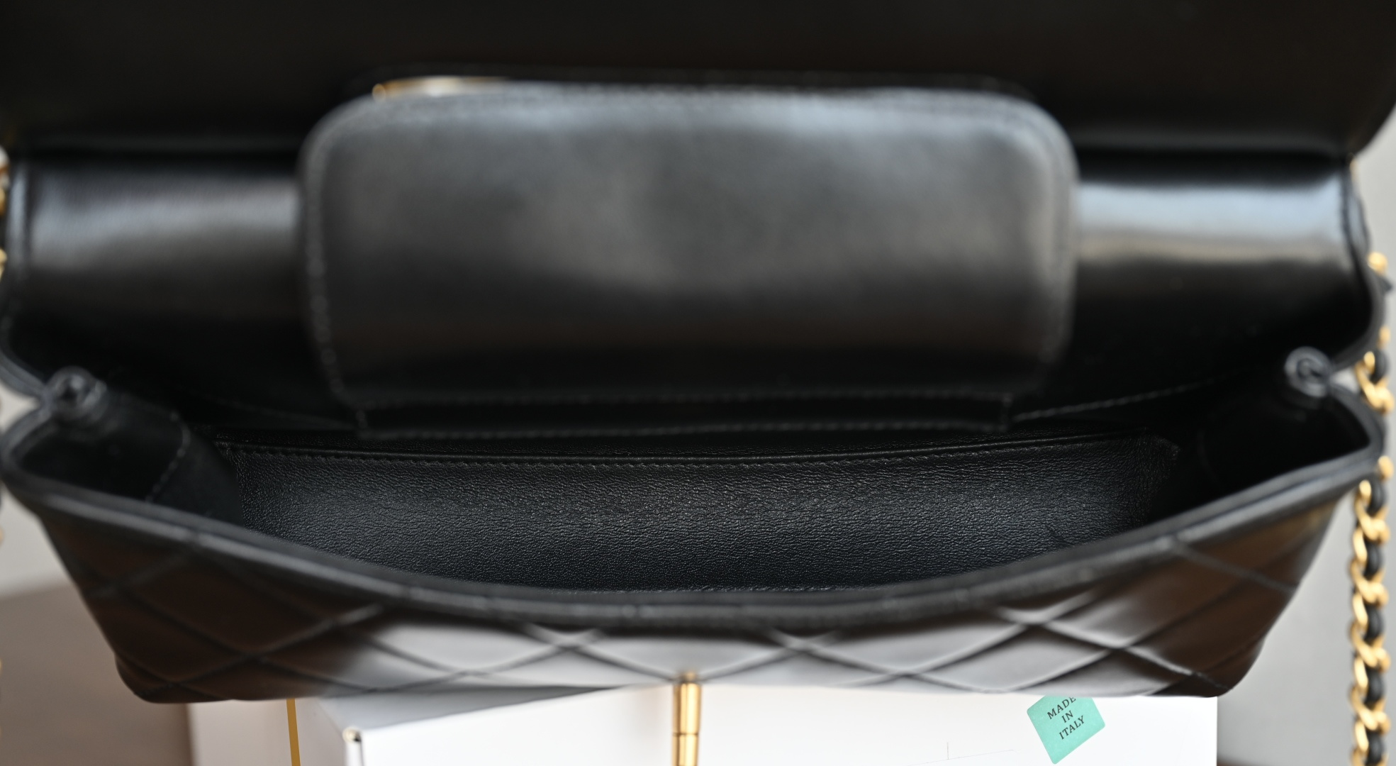 白金版▪️正品级 包装如图新品到货🆕𝗖𝗵𝗮𝗻𝗲𝟭 𝟐𝟓𝐏珍珠手柄口盖包五金: 全钢厚镀24K鎏金扣皮料：