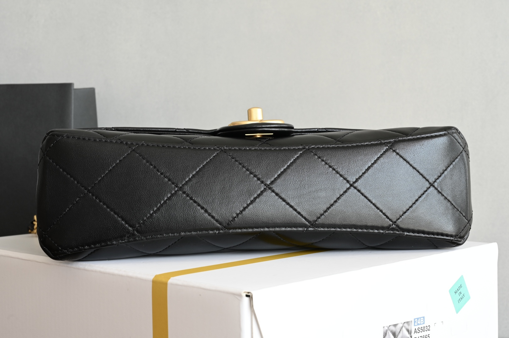 白金版▪️正品级 包装如图新品到货🆕𝗖𝗵𝗮𝗻𝗲𝟭 𝟐𝟓𝐏珍珠手柄口盖包五金: 全钢厚镀24K鎏金扣皮料：