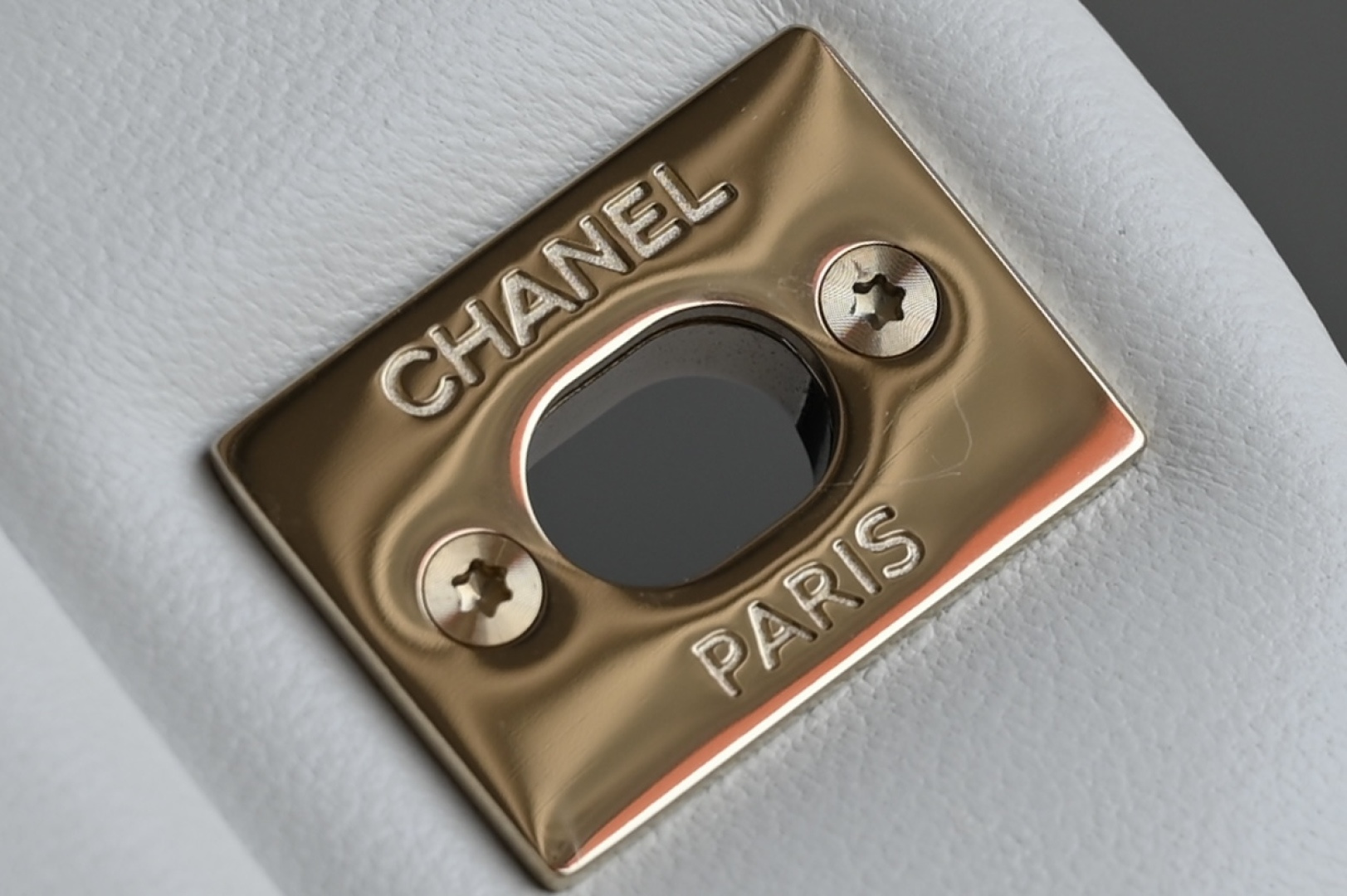 🌼白金版▪️正品级 包装如图全新发售‼️最新版𝙲𝙵系列专柜售价𝟾𝟺𝟸𝟹𝟶购入开发➠𝙲𝚕𝚊𝚜𝚜𝚒𝚌 𝙵𝚕𝚊