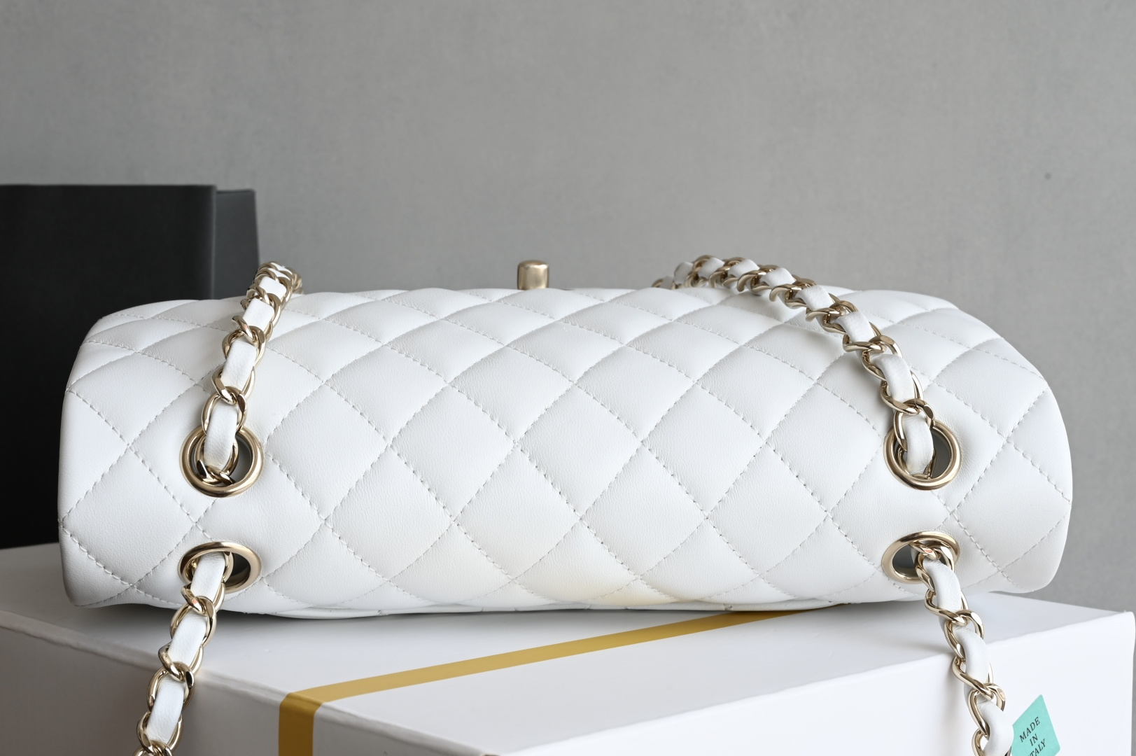 🌼白金版▪️正品级 包装如图全新发售‼️最新版𝙲𝙵系列专柜售价𝟾𝟺𝟸𝟹𝟶购入开发➠𝙲𝚕𝚊𝚜𝚜𝚒𝚌 𝙵𝚕𝚊