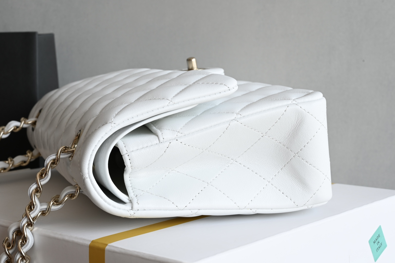 🌼白金版▪️正品级 包装如图全新发售‼️最新版𝙲𝙵系列专柜售价𝟾𝟺𝟸𝟹𝟶购入开发➠𝙲𝚕𝚊𝚜𝚜𝚒𝚌 𝙵𝚕𝚊