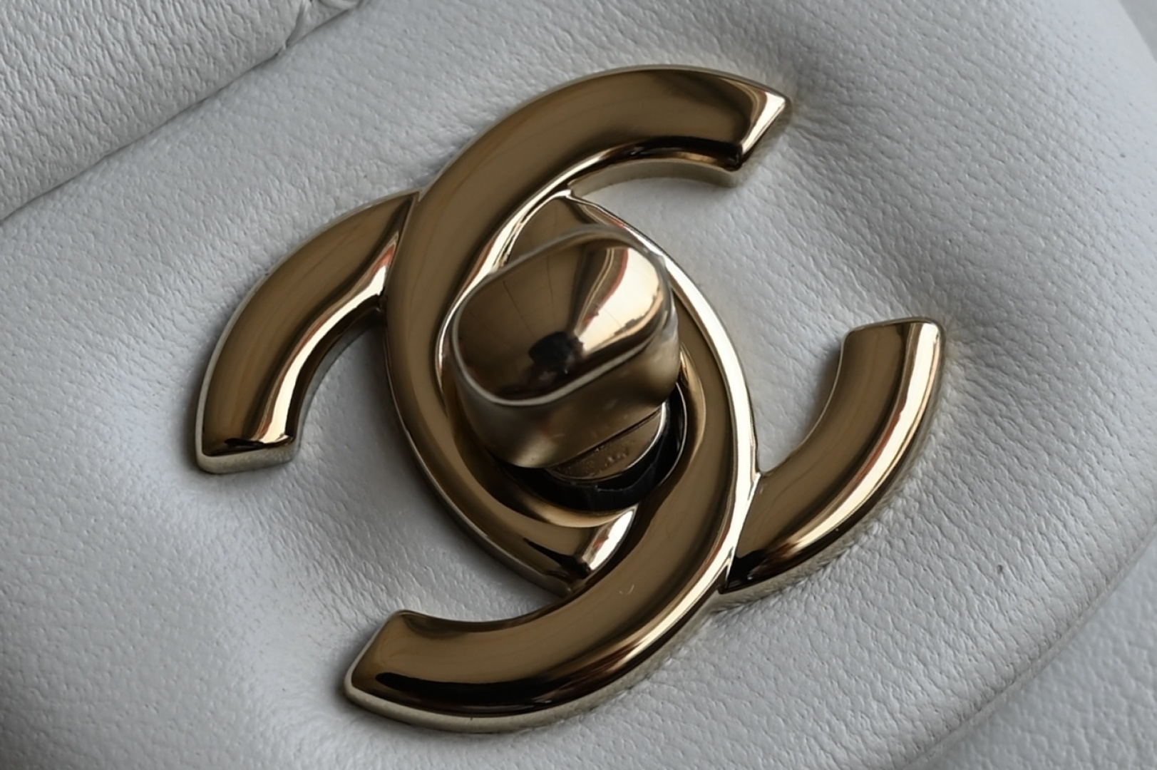 🌼白金版▪️正品级 包装如图全新发售‼️最新版𝙲𝙵系列专柜售价𝟾𝟺𝟸𝟹𝟶购入开发➠𝙲𝚕𝚊𝚜𝚜𝚒𝚌 𝙵𝚕𝚊