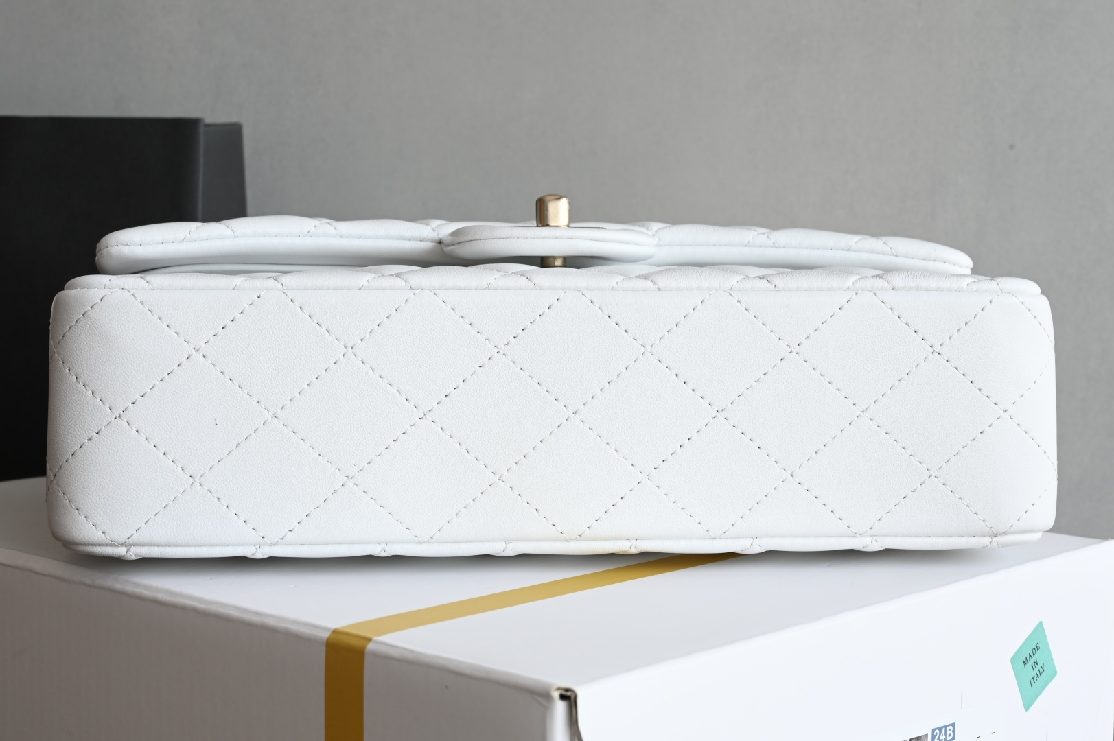 🌼白金版▪️正品级 包装如图全新发售‼️最新版𝙲𝙵系列专柜售价𝟾𝟺𝟸𝟹𝟶购入开发➠𝙲𝚕𝚊𝚜𝚜𝚒𝚌 𝙵𝚕𝚊