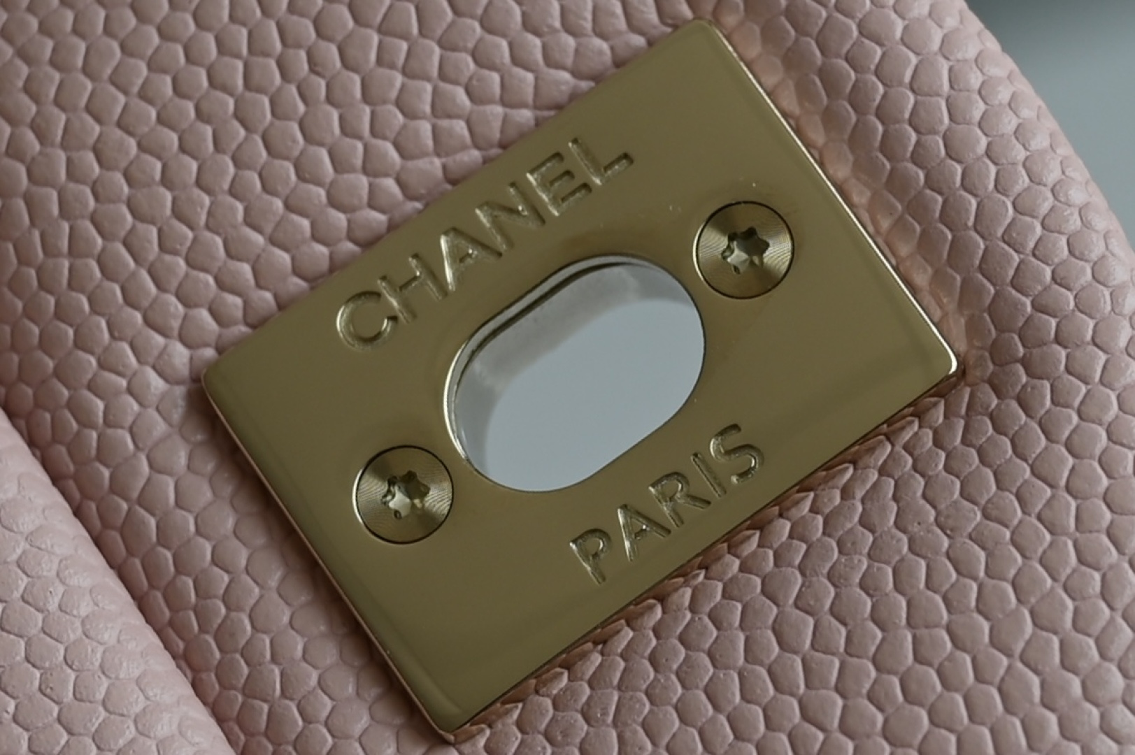 🌼白金版▪️正品级 包装如图𝐂𝐡𝐚𝐧𝐞𝐥 𝐂𝐅 升级版 中球粉全名Classic Fla0 尺寸： 15