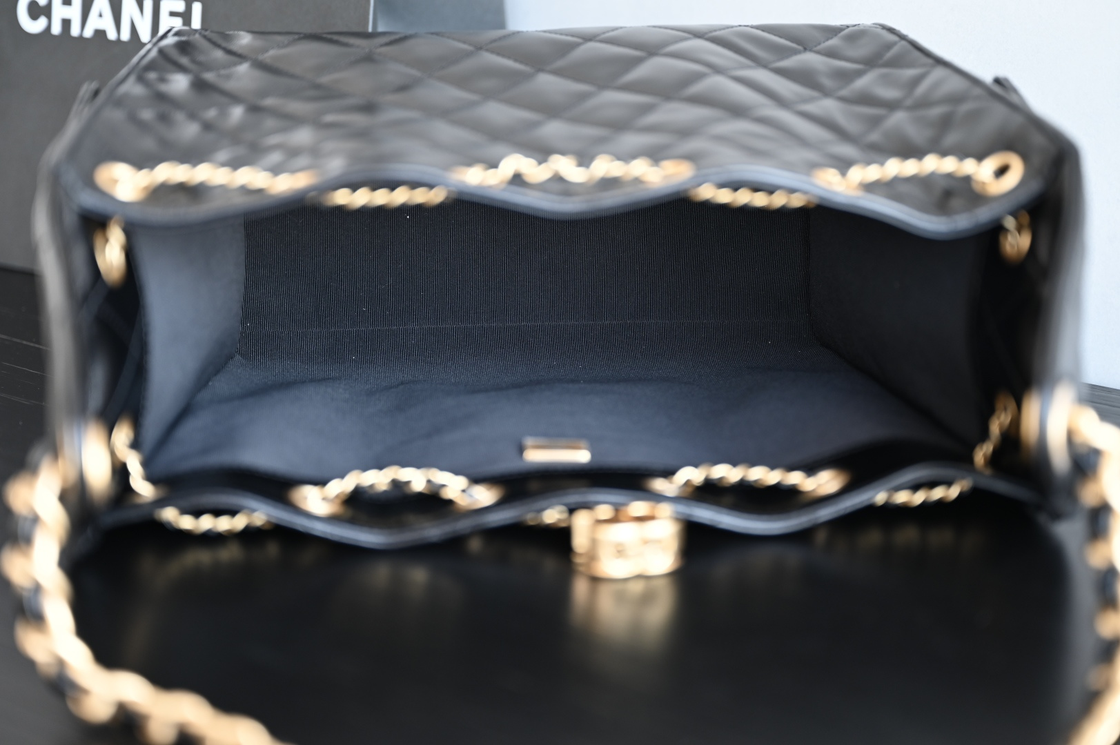 🌼白金版▪️正品级 包装如图全新到货🆕𝗖𝗵𝗮𝗻𝗲𝟭 𝟮𝟱𝗰早春嬉皮购物包小号 黑色♥专柜售价𝟦𝟩𝟪𝟢𝟢𝗋