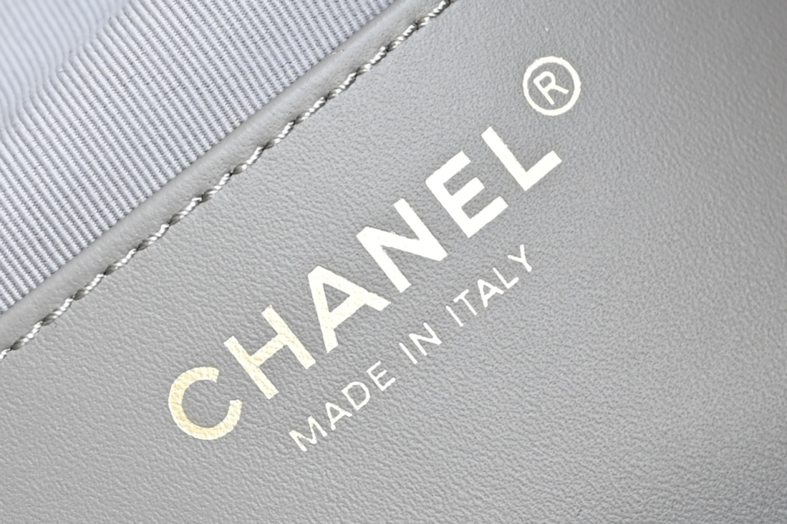 🌼白金版▪️正品级 包装如图全新到货🆕𝗖𝗵𝗮𝗻𝗲𝟭 𝟮𝟱𝗕𝗮𝗴嬉皮𝗁𝗈𝖻𝗈小号 大象灰专柜售价𝟦𝟩𝟪𝟢𝟢