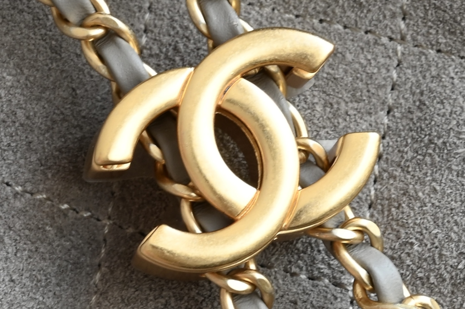 🌼白金版▪️正品级 包装如图全新到货🆕𝗖𝗵𝗮𝗻𝗲𝟭 𝟮𝟱𝗕𝗮𝗴嬉皮𝗁𝗈𝖻𝗈小号 大象灰专柜售价𝟦𝟩𝟪𝟢𝟢