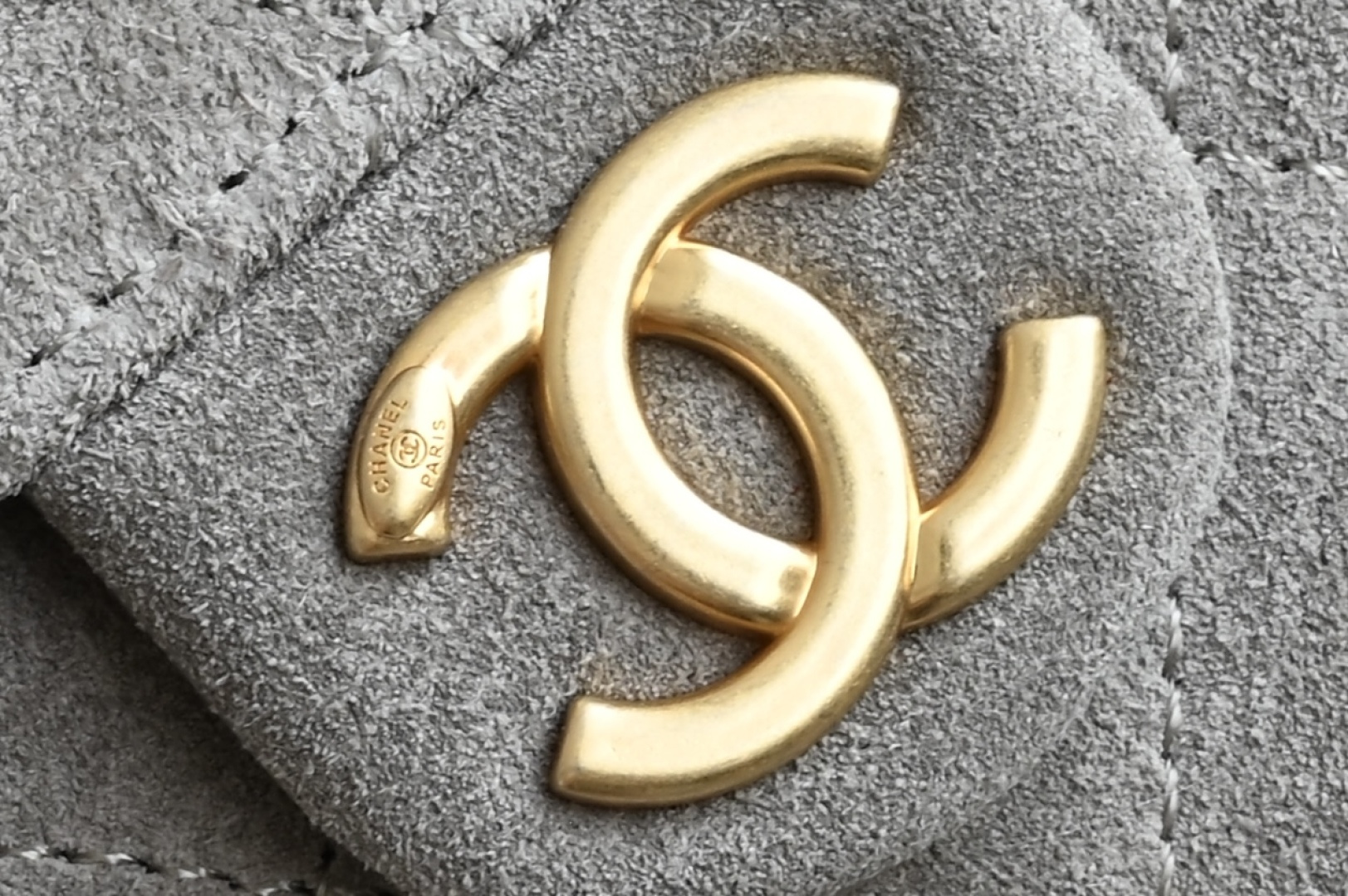 🌼白金版▪️正品级 包装如图全新到货🆕𝗖𝗵𝗮𝗻𝗲𝟭 𝟮𝟱𝗕𝗮𝗴嬉皮𝗁𝗈𝖻𝗈小号 大象灰专柜售价𝟦𝟩𝟪𝟢𝟢