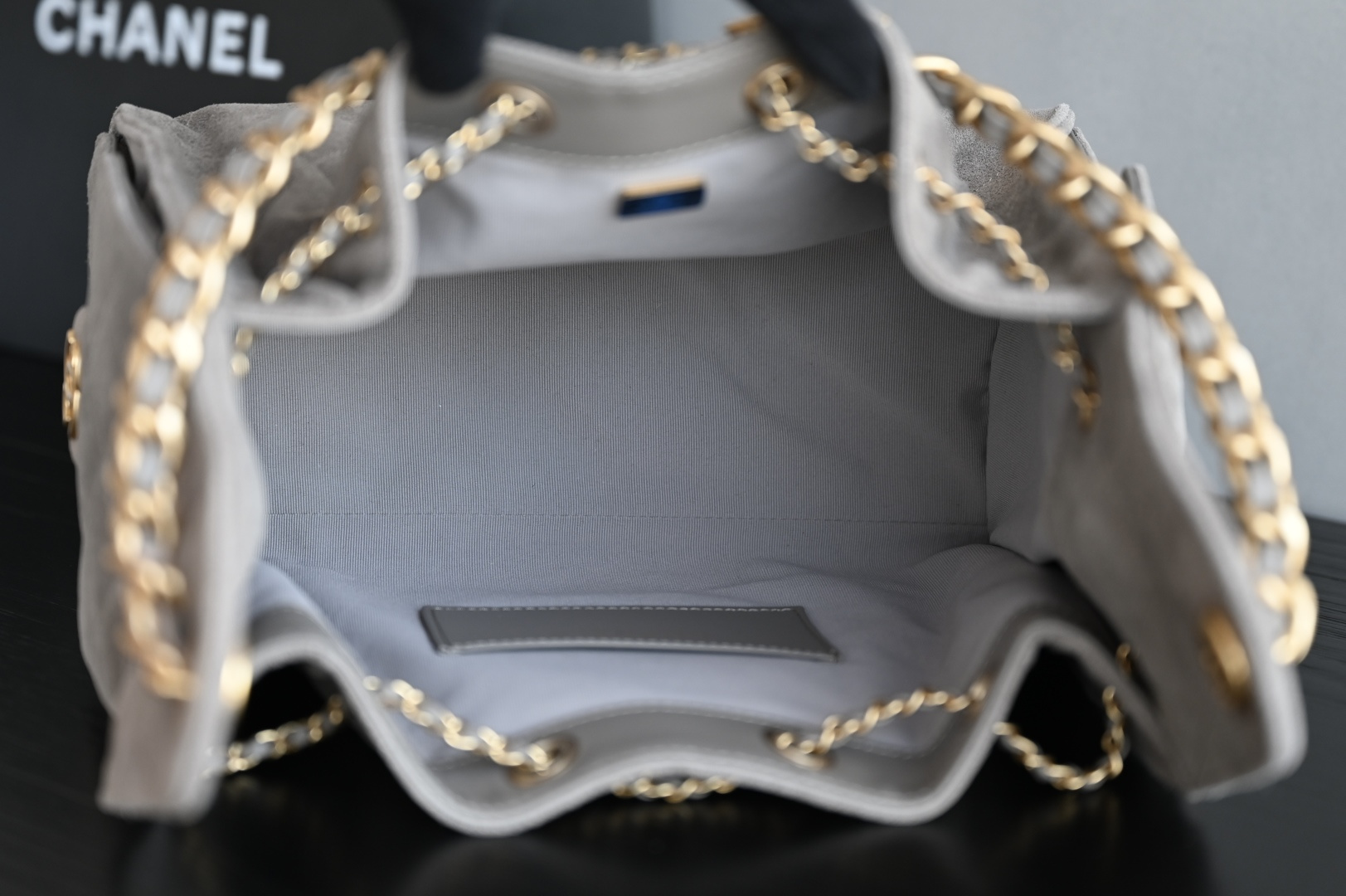 🌼白金版▪️正品级 包装如图全新到货🆕𝗖𝗵𝗮𝗻𝗲𝟭 𝟮𝟱𝗕𝗮𝗴嬉皮𝗁𝗈𝖻𝗈小号 大象灰专柜售价𝟦𝟩𝟪𝟢𝟢