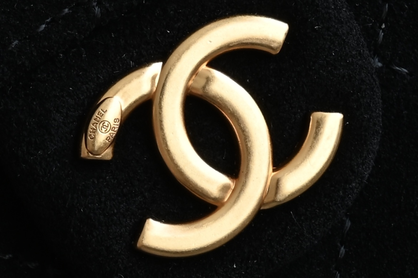 🌼白金版▪️正品级 包装如图全新到货🆕𝗖𝗵𝗮𝗻𝗲𝟭 𝟮𝟱𝗕𝗮𝗴嬉皮𝗁𝗈𝖻𝗈小号 黑色专柜售价𝟦𝟩𝟪𝟢𝟢𝗋