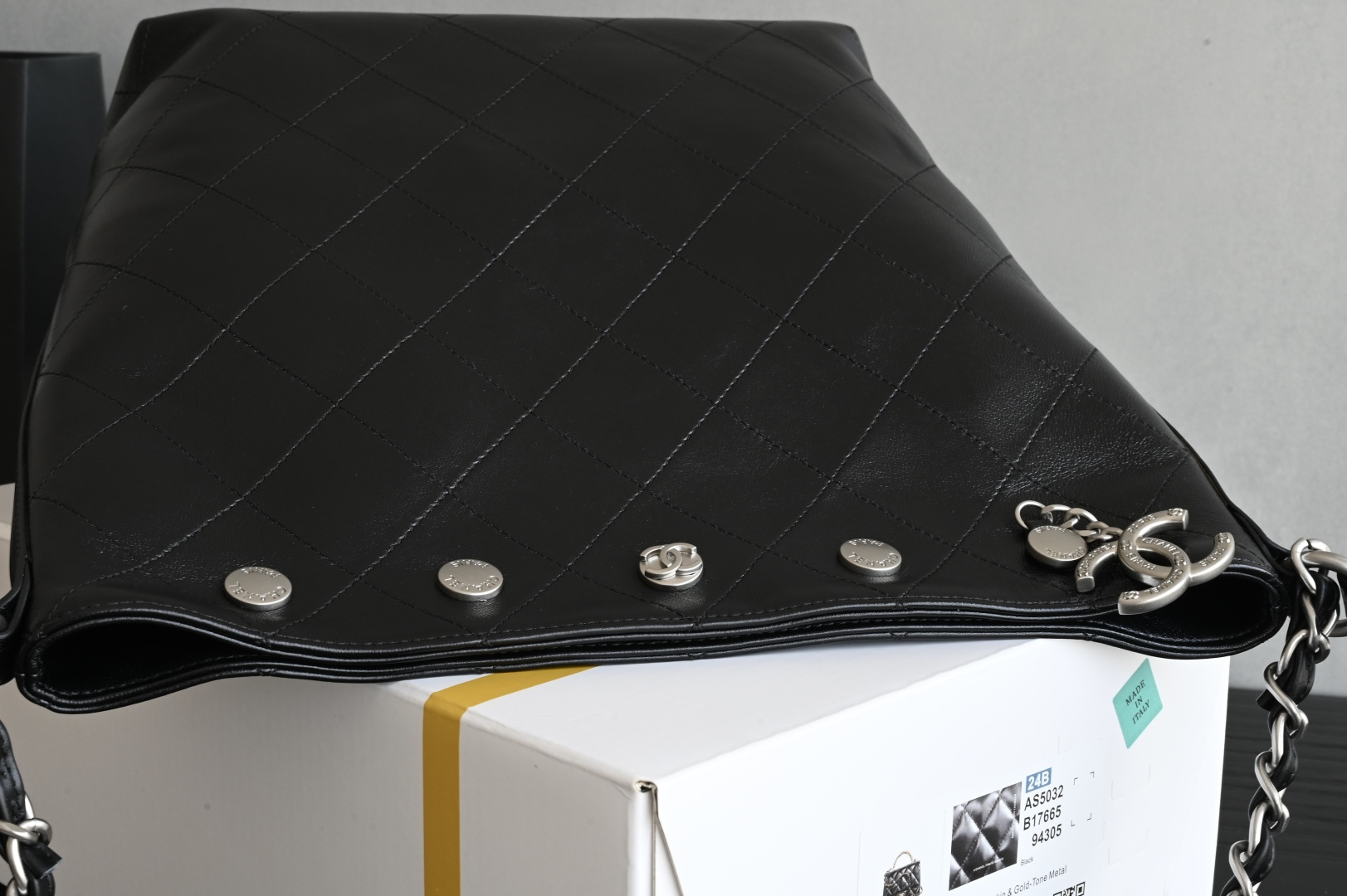 白金版▪️正品级 包装如图全新到货🆕𝐂𝐡𝐚𝐧𝐞𝟏 𝟐𝟓𝐏 银币嬉皮包专柜售价𝟧𝟧𝟪𝟢𝟢𝗋𝗆𝖻购入开发〰️