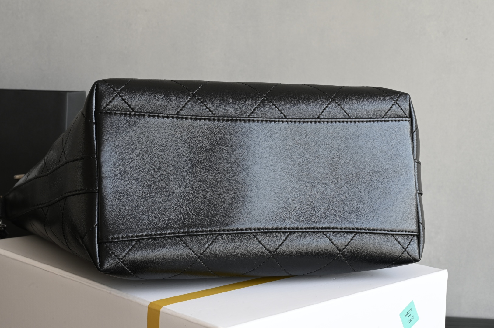 白金版▪️正品级 包装如图全新到货🆕𝐂𝐡𝐚𝐧𝐞𝟏 𝟐𝟓𝐏 银币嬉皮包专柜售价𝟧𝟧𝟪𝟢𝟢𝗋𝗆𝖻购入开发〰️