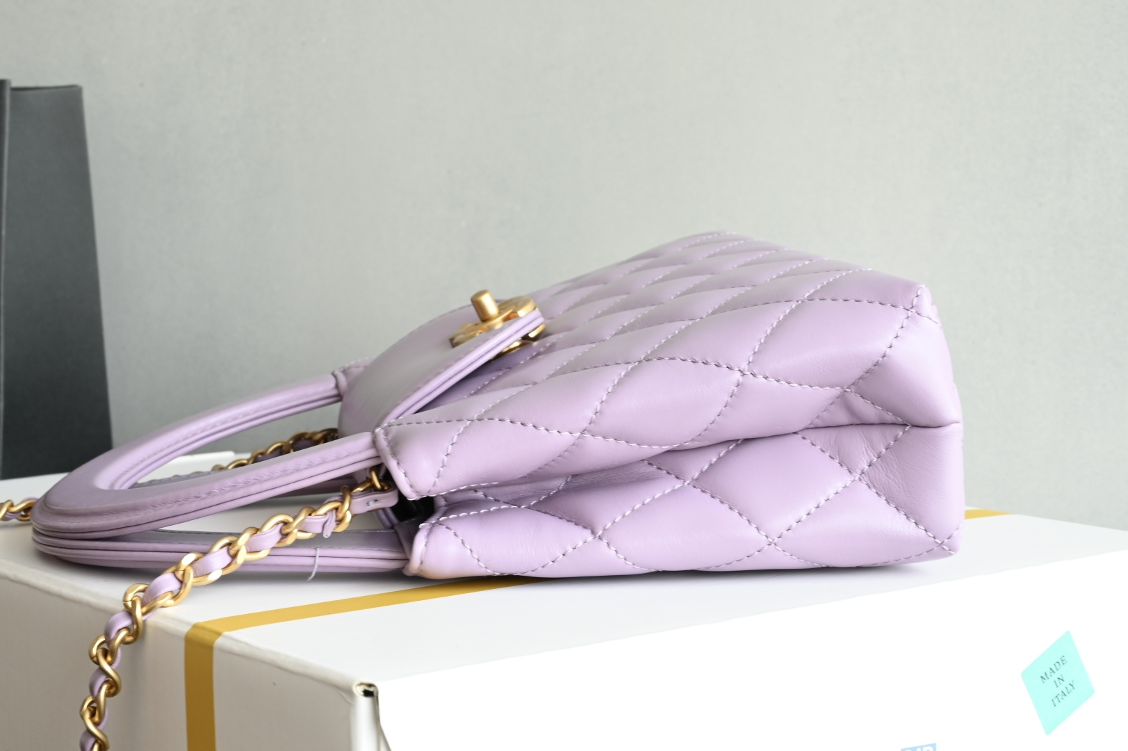 白金版▪️正品级 包装如图新品到货🆕𝗖𝗵𝗮𝗻𝗲𝟭 𝟐𝟒𝐏系列💟𝗞𝗲𝗹𝗹𝘆 手提链条包大号 烟紫 专柜售价