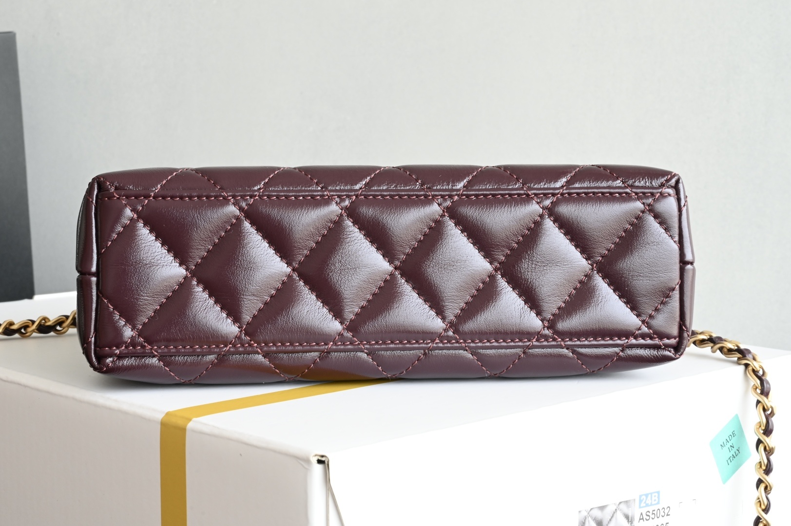 白金版▪️正品级 包装如图新品到货🆕𝗖𝗵𝗮𝗻𝗲𝟭 𝟐𝟒𝐀新色𝗞𝗲𝗹𝗹𝘆 手提链条包大号 酒红色专柜售价𝟥