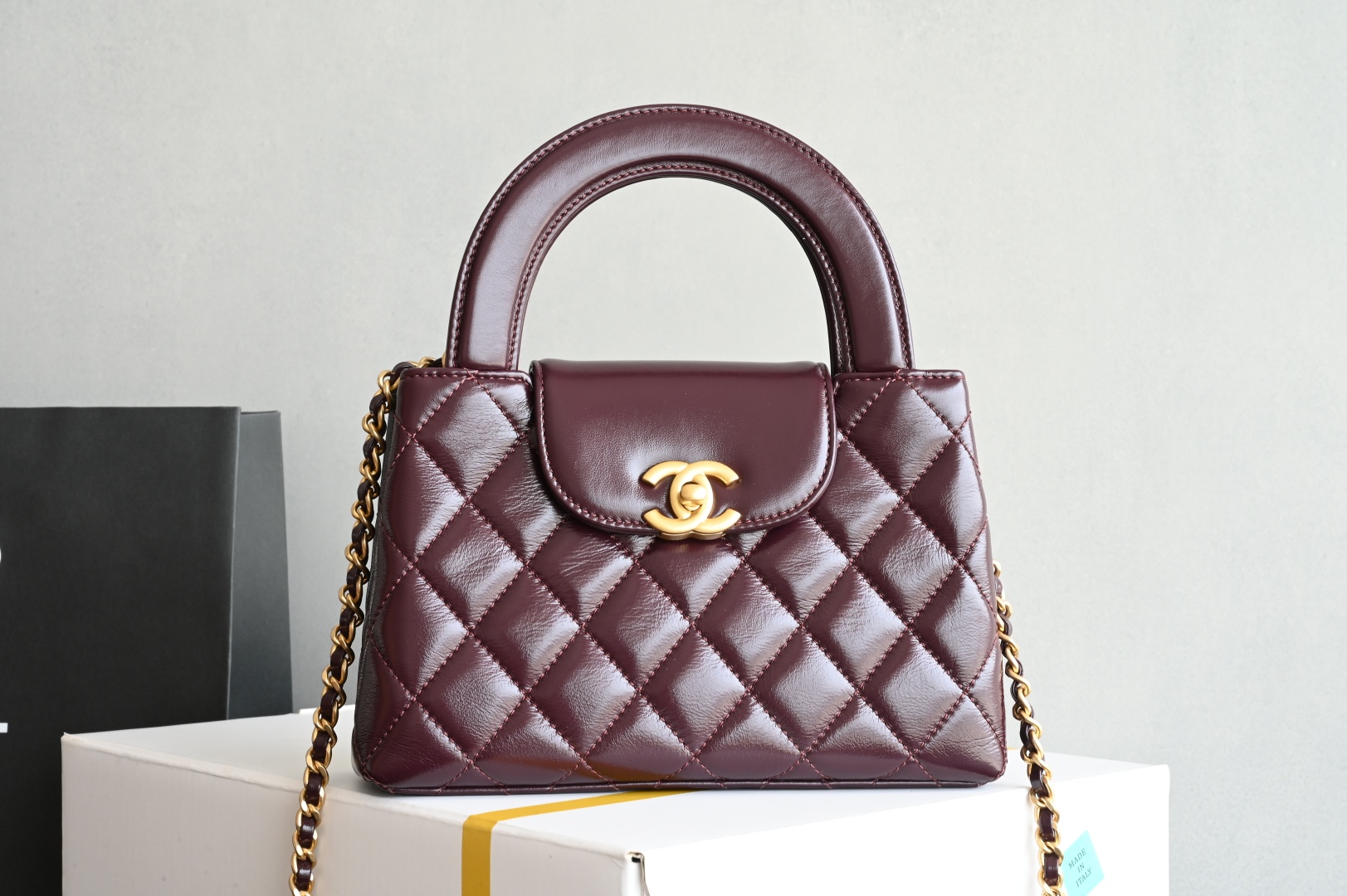 白金版▪️正品级 包装如图新品到货🆕𝗖𝗵𝗮𝗻𝗲𝟭 𝟐𝟒𝐀新色𝗞𝗲𝗹𝗹𝘆 手提链条包大号 酒红色专柜售价𝟥