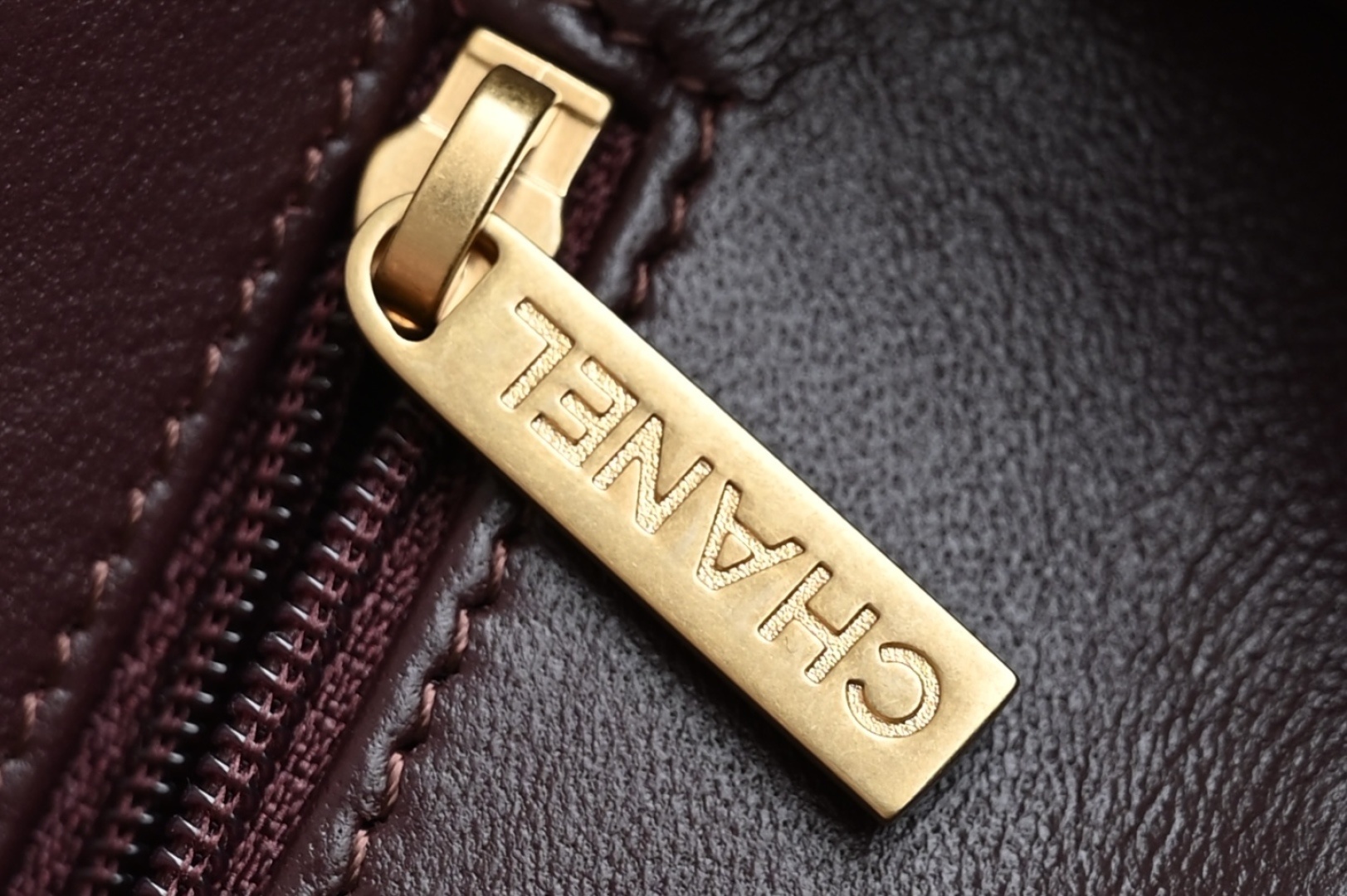 白金版▪️正品级 包装如图新品到货🆕𝗖𝗵𝗮𝗻𝗲𝟭 𝟐𝟒𝐀新色𝗞𝗲𝗹𝗹𝘆 手提链条包大号 酒红色专柜售价𝟥