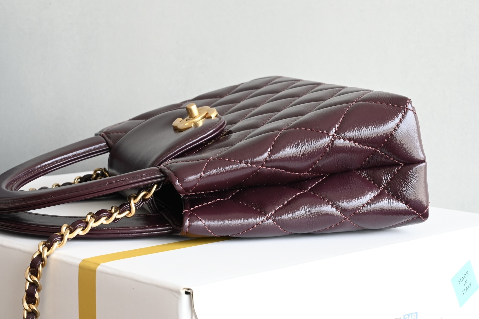 白金版▪️正品级 包装如图新品到货🆕𝗖𝗵𝗮𝗻𝗲𝟭 𝟐𝟒𝐀新色𝗞𝗲𝗹𝗹𝘆 手提链条包大号 酒红色专柜售价𝟥