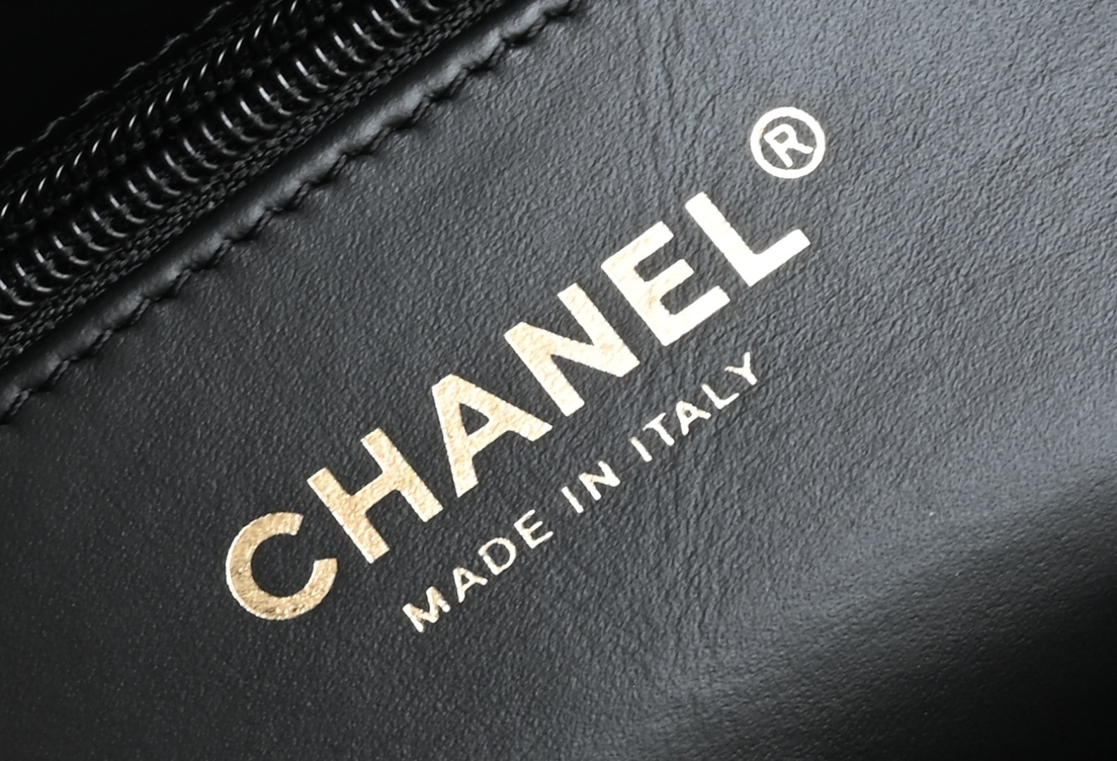 白金版▪️正品级 包装如图新品到货🆕𝗖𝗵𝗮𝗻𝗲𝟭 𝟐𝟓𝐂𝗞𝗲𝗹𝗹𝘆 手提链条包大号 黑色专柜售价𝟥𝟧𝟨𝟢