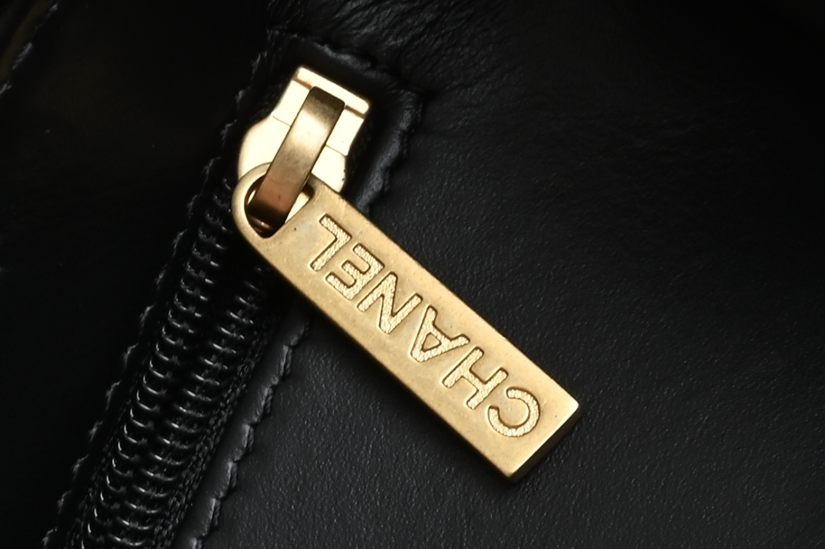 白金版▪️正品级 包装如图新品到货🆕𝗖𝗵𝗮𝗻𝗲𝟭 𝟐𝟓𝐂𝗞𝗲𝗹𝗹𝘆 手提链条包大号 黑色专柜售价𝟥𝟧𝟨𝟢