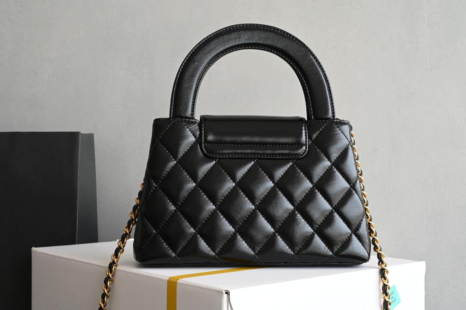 白金版▪️正品级 包装如图新品到货🆕𝗖𝗵𝗮𝗻𝗲𝟭 𝟐𝟓𝐂𝗞𝗲𝗹𝗹𝘆 手提链条包大号 黑色专柜售价𝟥𝟧𝟨𝟢