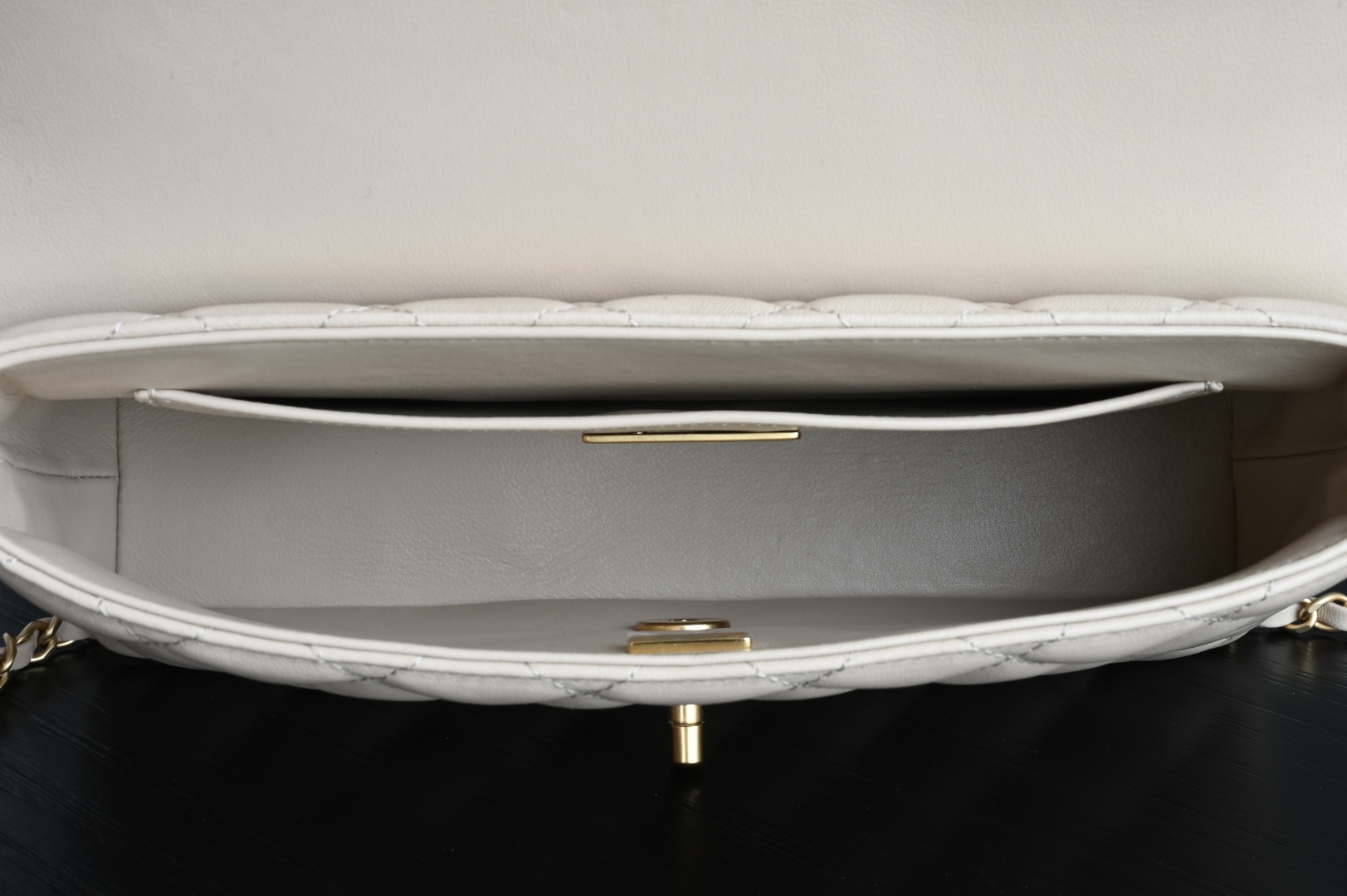 白金版▪️正品级 包装如图全新到货🆕𝐂𝐡𝐚𝐧𝐞𝟏 𝟐𝟓𝐏 手柄Kelly 大号 杏色专柜售价𝟦𝟪𝟧𝟢𝟢𝗋