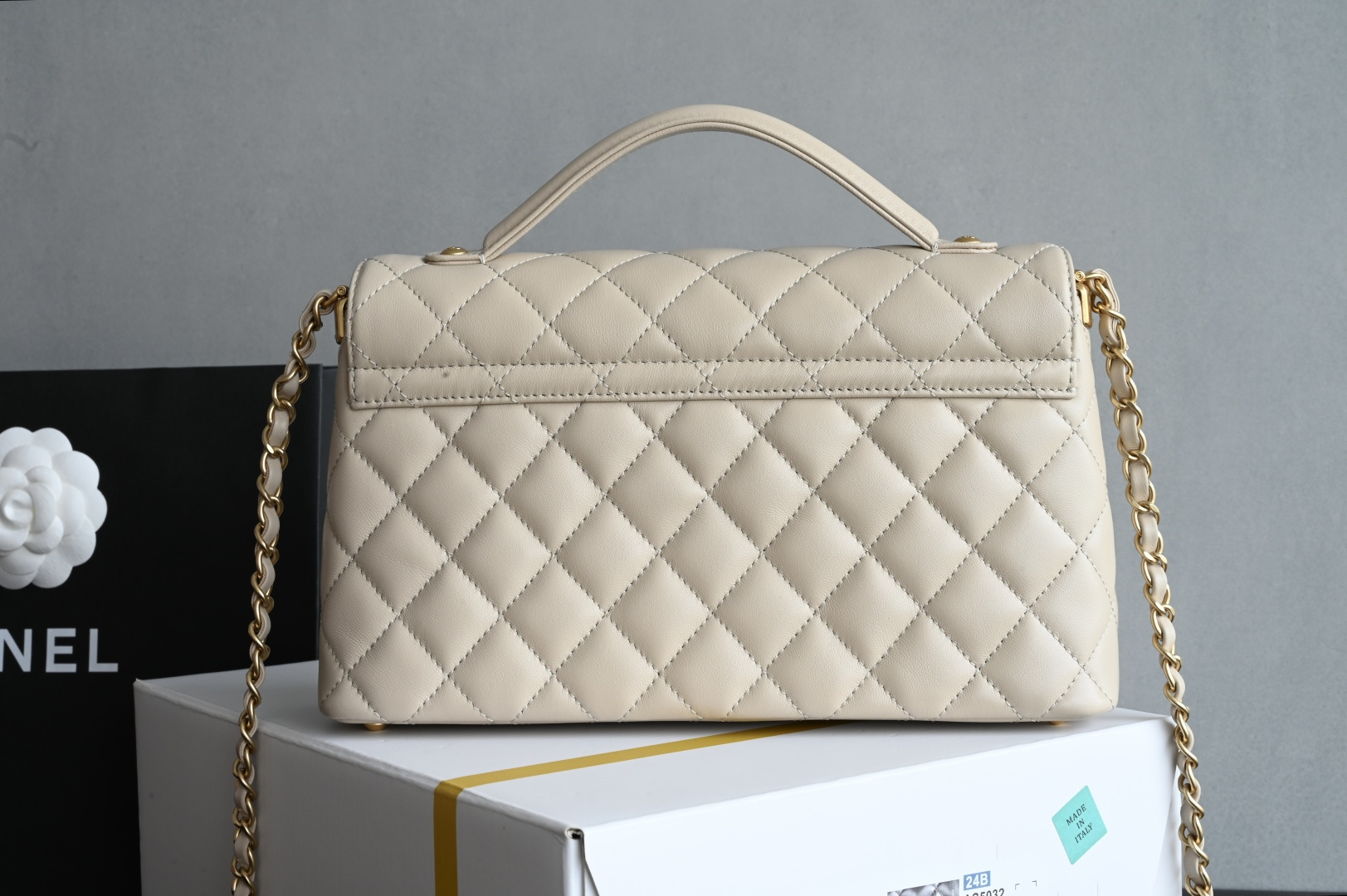 白金版▪️正品级 包装如图全新到货🆕𝐂𝐡𝐚𝐧𝐞𝟏 𝟐𝟓𝐏 手柄Kelly 大号 杏色专柜售价𝟦𝟪𝟧𝟢𝟢𝗋