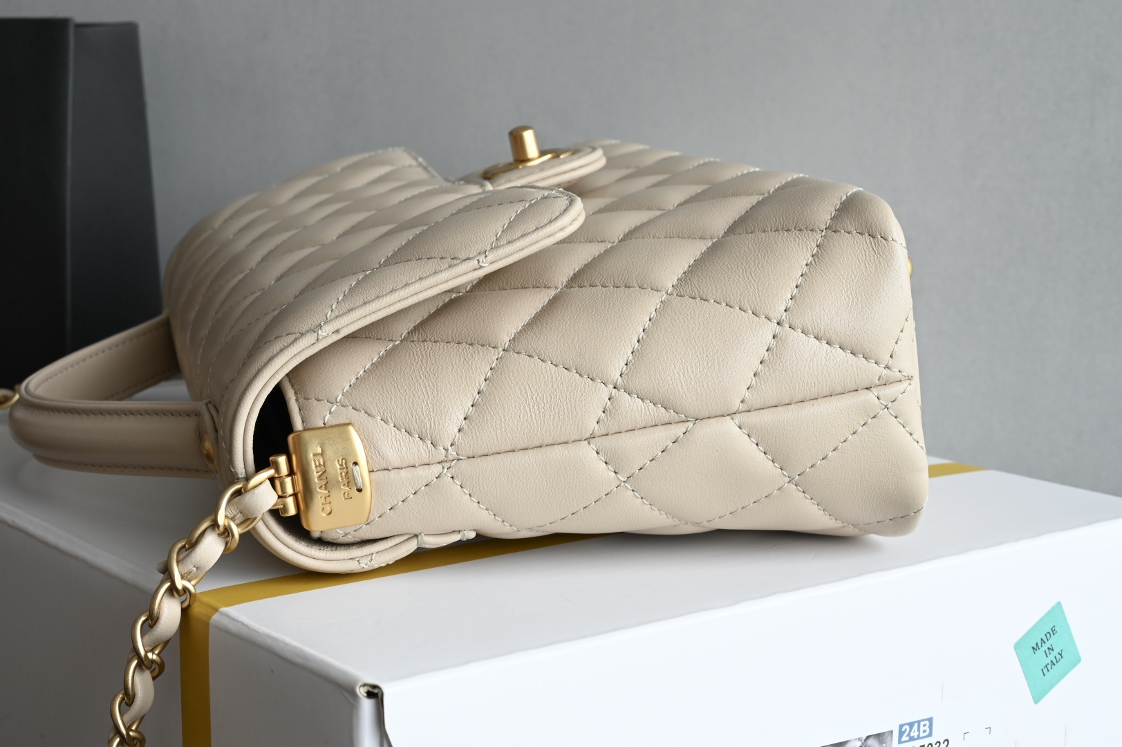 白金版▪️正品级 包装如图全新到货🆕𝐂𝐡𝐚𝐧𝐞𝟏 𝟐𝟓𝐏 手柄Kelly 大号 杏色专柜售价𝟦𝟪𝟧𝟢𝟢𝗋