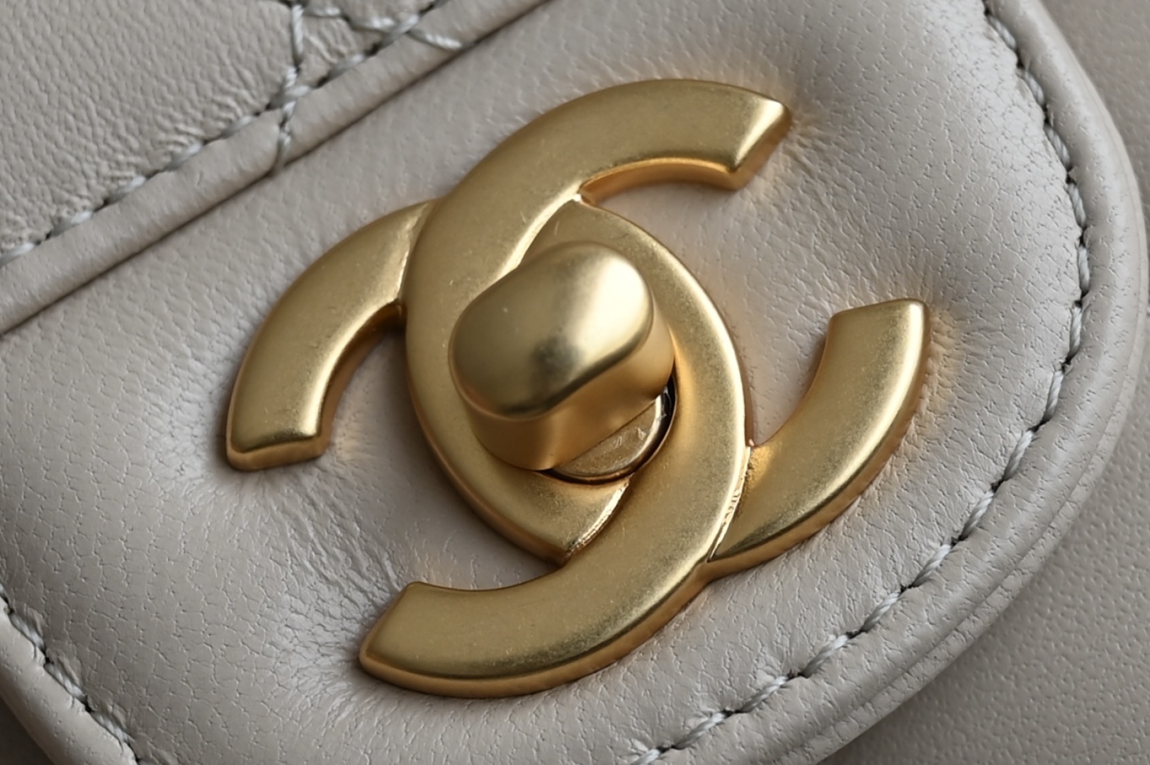 Chanel 125P Handle Kelly Bag - Small Size, Apricot Lambskin with Gold Hardware 5 cmp i1743056788156 6341 0 4