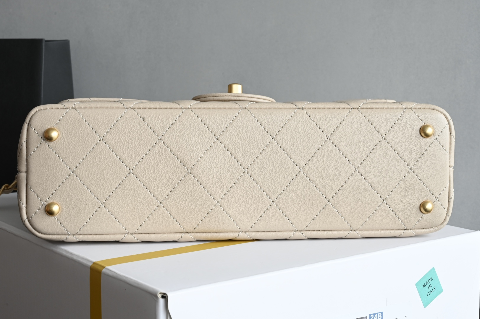 白金版▪️正品级 包装如图全新到货🆕𝐂𝐡𝐚𝐧𝐞𝟏 𝟐𝟓𝐏 手柄Kelly 大号 杏色专柜售价𝟦𝟪𝟧𝟢𝟢𝗋