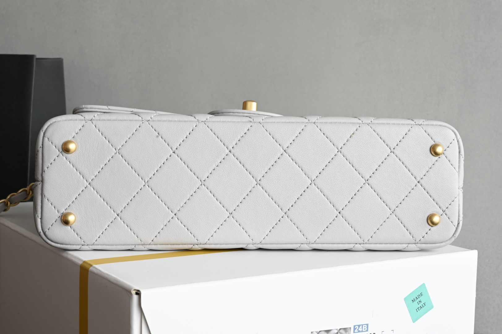 白金版▪️正品级 包装如图全新到货🆕𝐂𝐡𝐚𝐧𝐞𝟏 𝟐𝟓𝐏 手柄Kelly 大号 灰色专柜售价𝟦𝟪𝟧𝟢𝟢𝗋