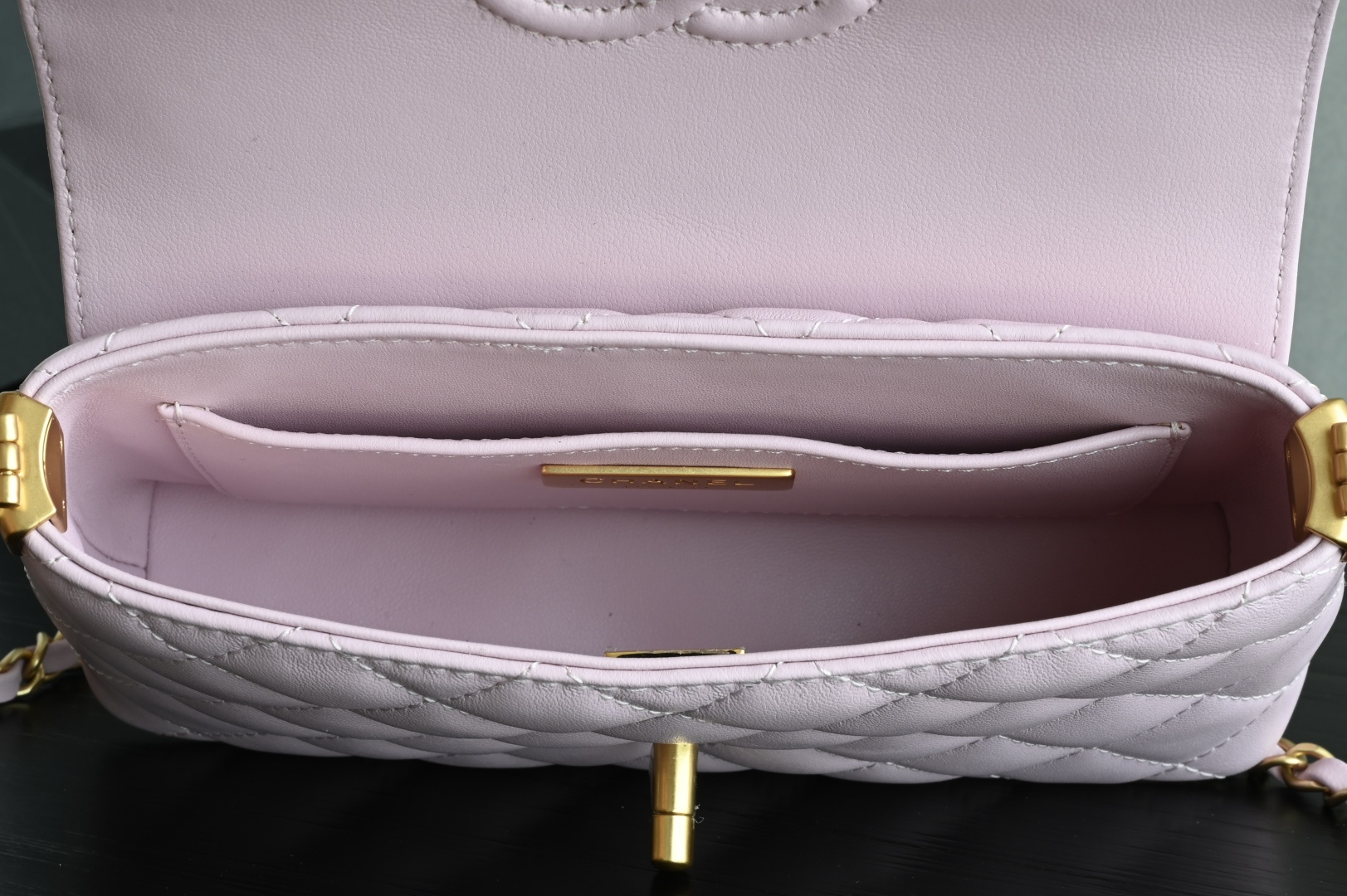 白金版▪️正品级 包装如图全新到货🆕𝐂𝐡𝐚𝐧𝐞𝟏 𝟐𝟓𝐏 手柄Kelly 小号 粉色专柜售价𝟦𝟪𝟧𝟢𝟢𝗋