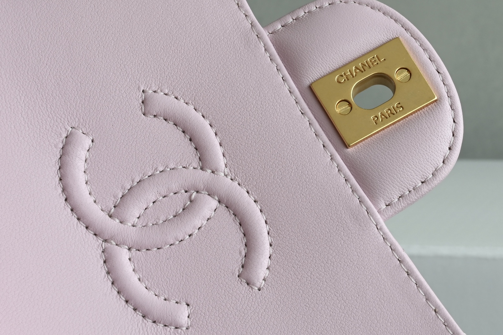 白金版▪️正品级 包装如图全新到货🆕𝐂𝐡𝐚𝐧𝐞𝟏 𝟐𝟓𝐏 手柄Kelly 小号 粉色专柜售价𝟦𝟪𝟧𝟢𝟢𝗋