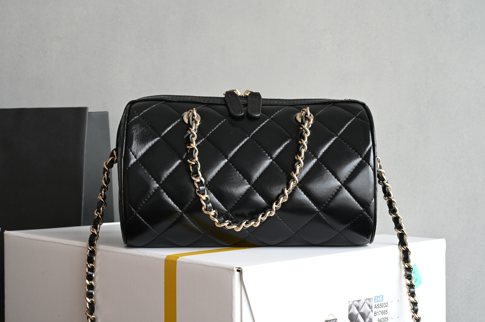 白金版▪️正品级 包装如图全新到货🆕𝗖𝗵𝗮𝗻𝗲𝟭 𝟮𝟱𝐏波士顿保龄球 羊皮黑色专柜售价𝟥𝟣𝟤𝟢𝟢𝗋𝗆𝖻购