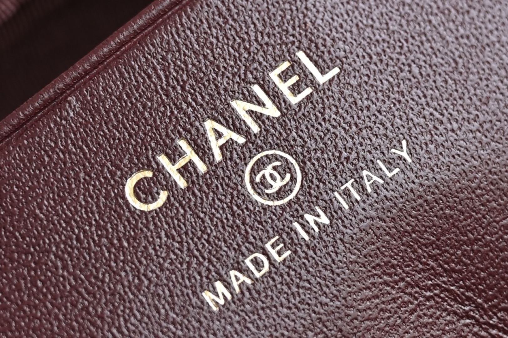 白金版▪️正品级 包装如图全新到货🆕𝗖𝗵𝗮𝗻𝗲𝟭 𝟮𝟱𝐏波士顿保龄球 鱼子酱黑色专柜售价𝟥𝟣𝟤𝟢𝟢𝗋𝗆𝖻