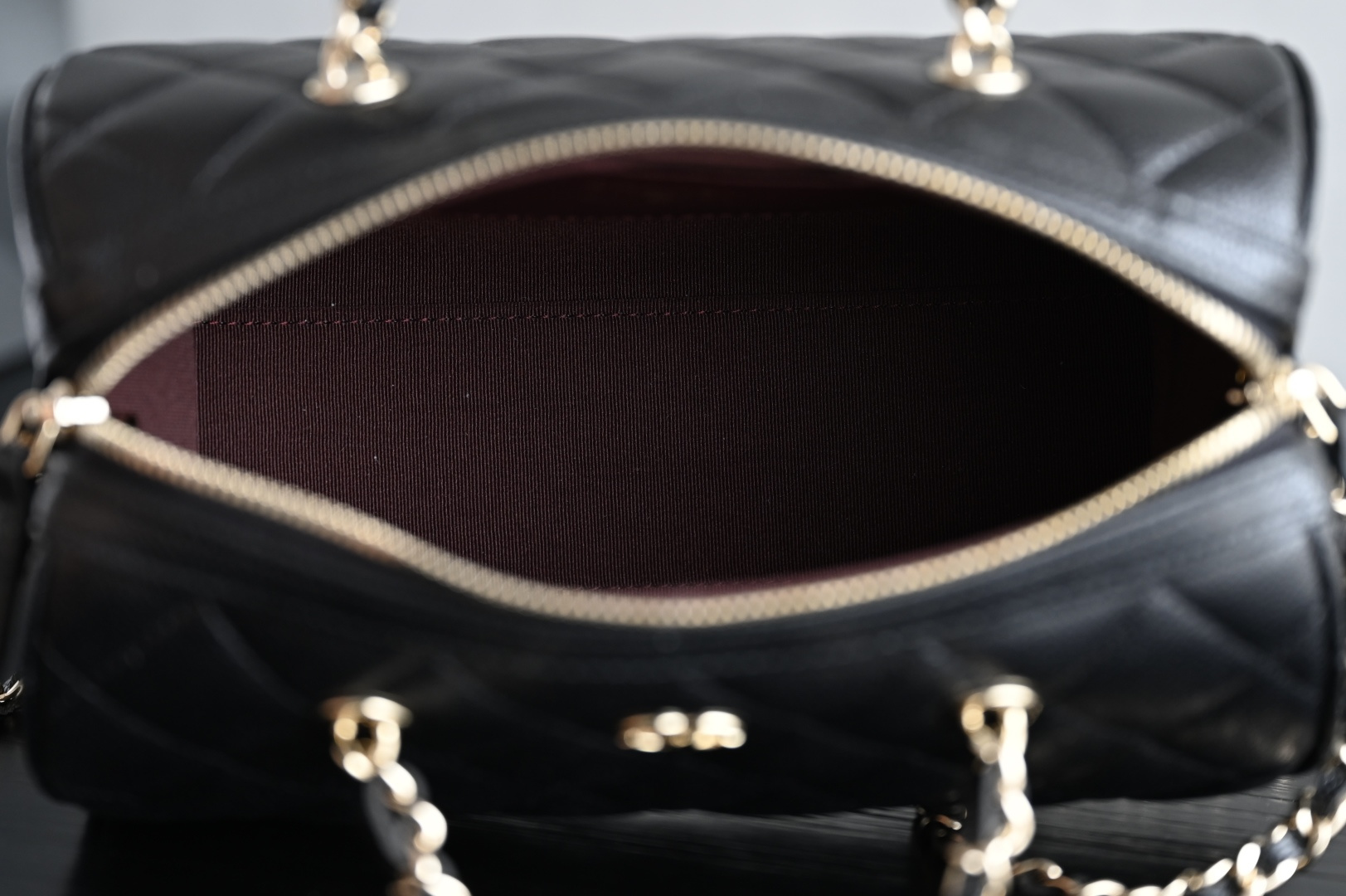 白金版▪️正品级 包装如图全新到货🆕𝗖𝗵𝗮𝗻𝗲𝟭 𝟮𝟱𝐏波士顿保龄球 鱼子酱黑色专柜售价𝟥𝟣𝟤𝟢𝟢𝗋𝗆𝖻