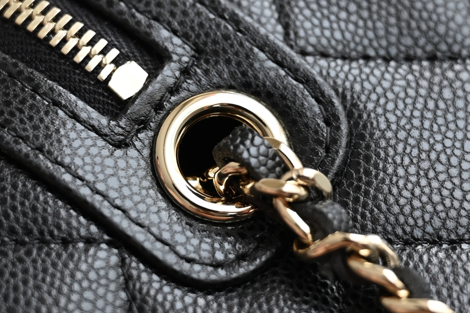 白金版▪️正品级 包装如图全新到货🆕𝗖𝗵𝗮𝗻𝗲𝟭 𝟮𝟱𝐏波士顿保龄球 鱼子酱黑色专柜售价𝟥𝟣𝟤𝟢𝟢𝗋𝗆𝖻