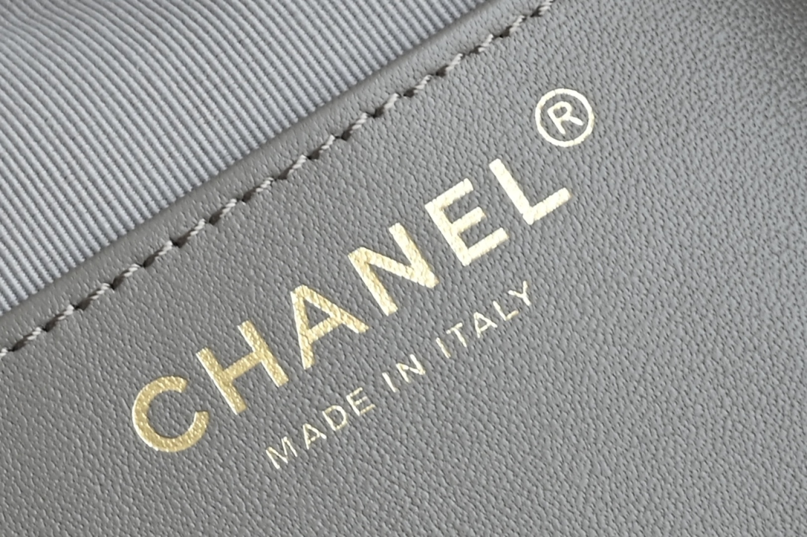 🌼白金版▪️正品级 包装如图全新到货🆕𝗖𝗵𝗮𝗻𝗲𝟭 𝟮𝟱𝗕𝗮𝗴嬉皮𝗁𝗈𝖻𝗈中号 大象灰专柜售价𝟧𝟣𝟣𝟢𝟢