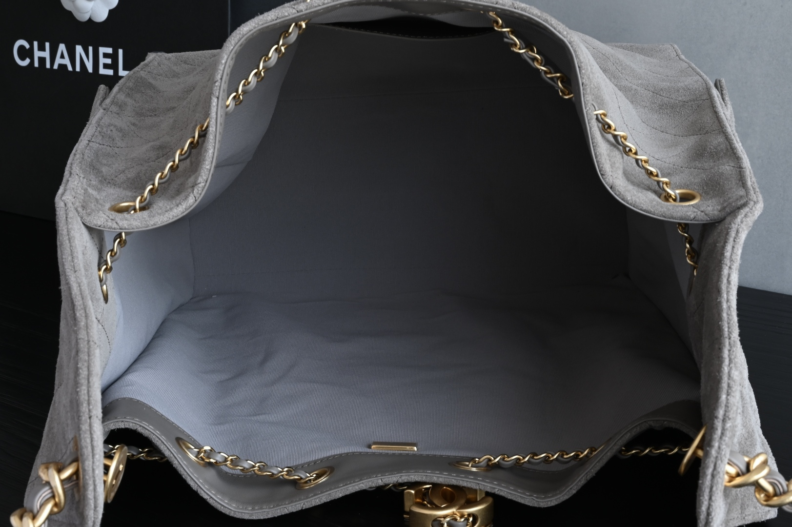 🌼白金版▪️正品级 包装如图全新到货🆕𝗖𝗵𝗮𝗻𝗲𝟭 𝟮𝟱𝗕𝗮𝗴嬉皮𝗁𝗈𝖻𝗈中号 大象灰专柜售价𝟧𝟣𝟣𝟢𝟢