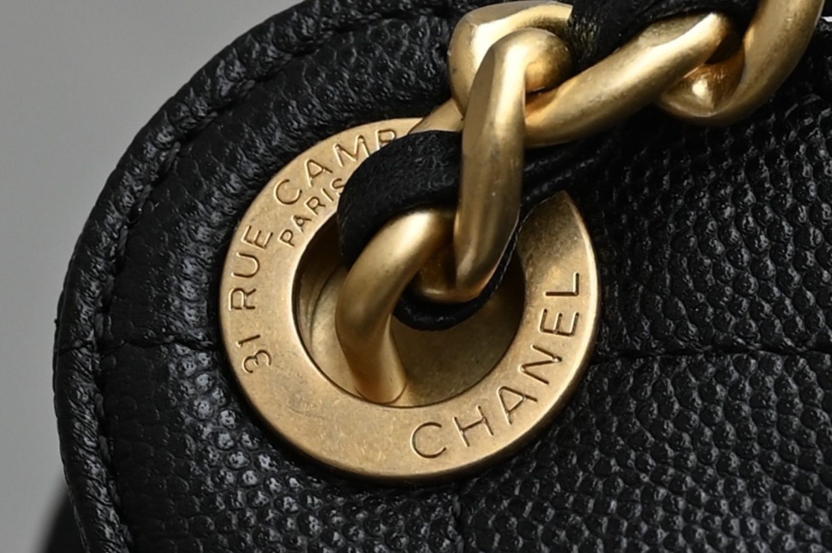 🌼白金版▪️正品级 包装如图全新到货🆕𝗖𝗵𝗮𝗻𝗲𝟭 𝟮𝟱𝗰早春嬉皮购物包小号 黑色♥专柜售价𝟦𝟩𝟪𝟢𝟢𝗋