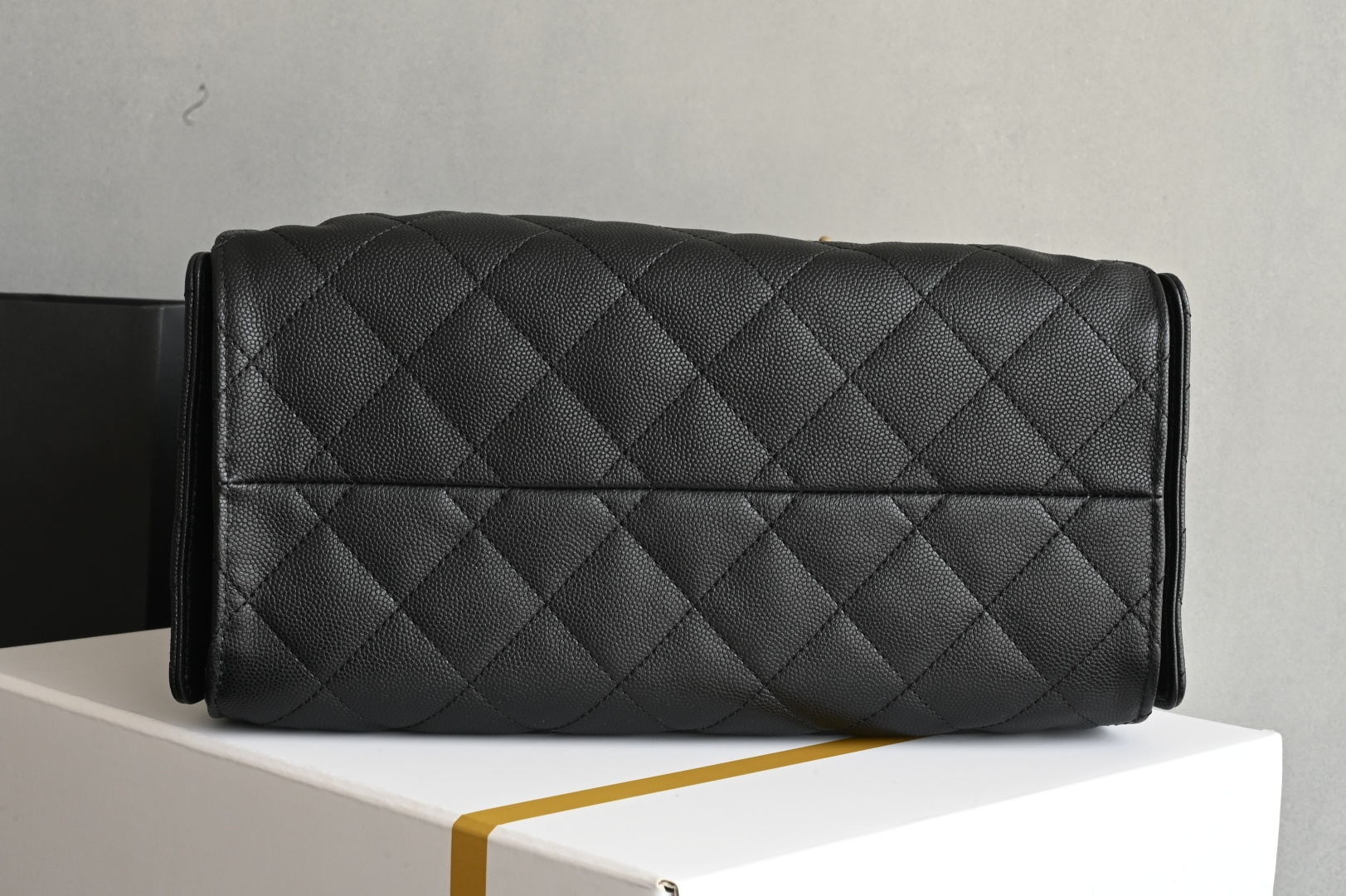 🌼白金版▪️正品级 包装如图全新到货🆕𝗖𝗵𝗮𝗻𝗲𝟭 𝟮𝟱𝗰早春嬉皮购物包小号 黑色♥专柜售价𝟦𝟩𝟪𝟢𝟢𝗋