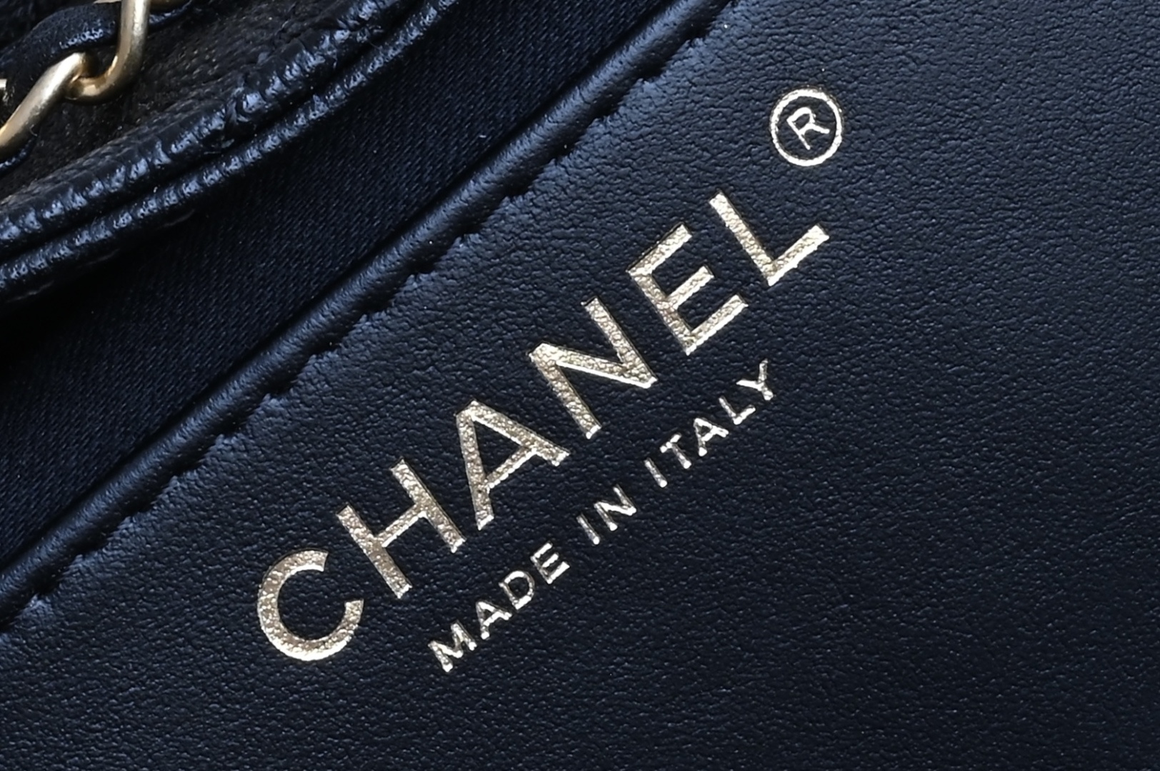 🌼白金版▪️正品级 包装如图全新到货🆕𝗖𝗵𝗮𝗻𝗲𝟭 𝟮𝟱𝗰早春嬉皮购物包小号 黑色♥专柜售价𝟦𝟩𝟪𝟢𝟢𝗋