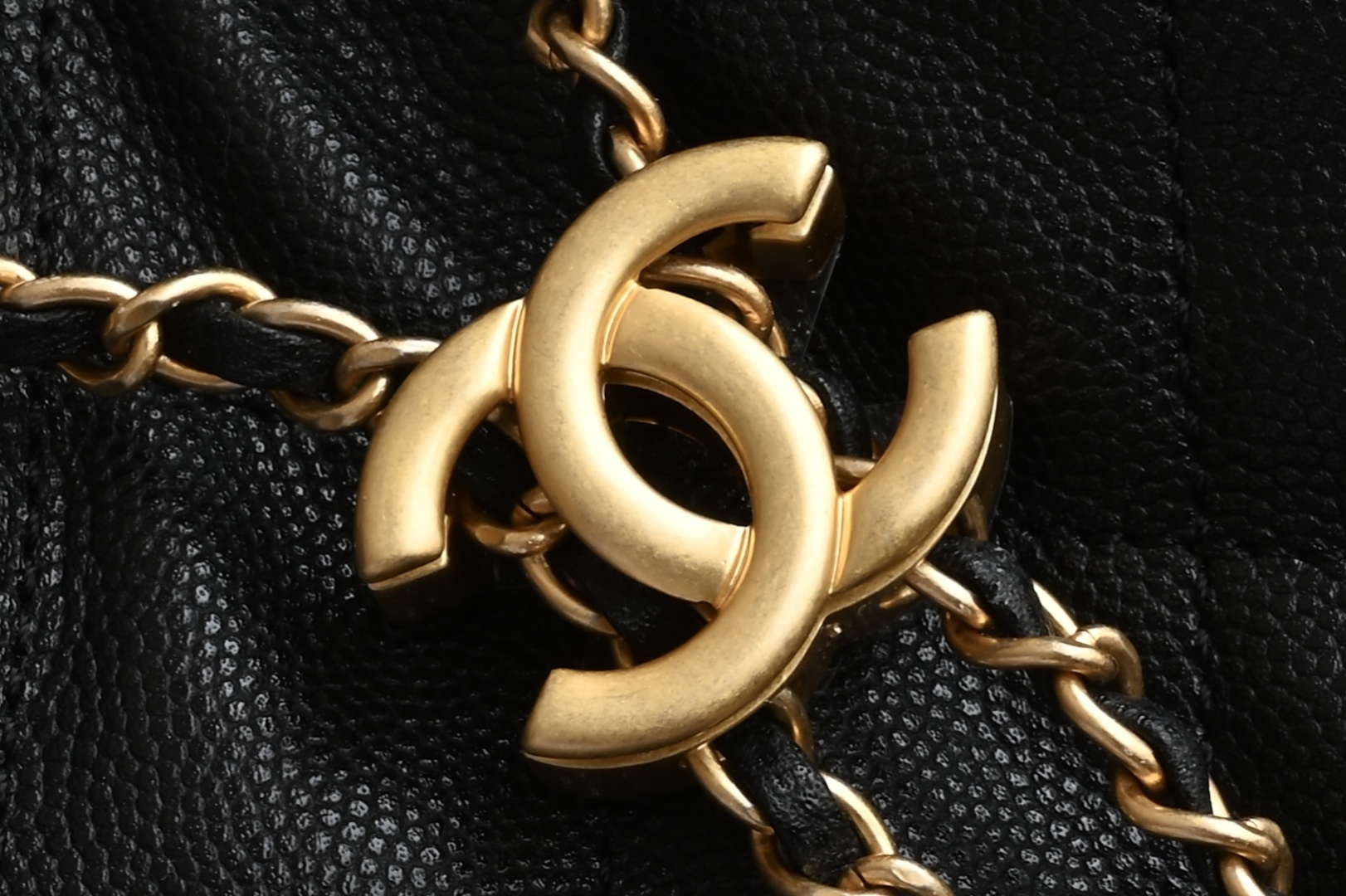 🌼白金版▪️正品级 包装如图全新到货🆕𝗖𝗵𝗮𝗻𝗲𝟭 𝟮𝟱𝗰早春嬉皮购物包小号 黑色♥专柜售价𝟦𝟩𝟪𝟢𝟢𝗋