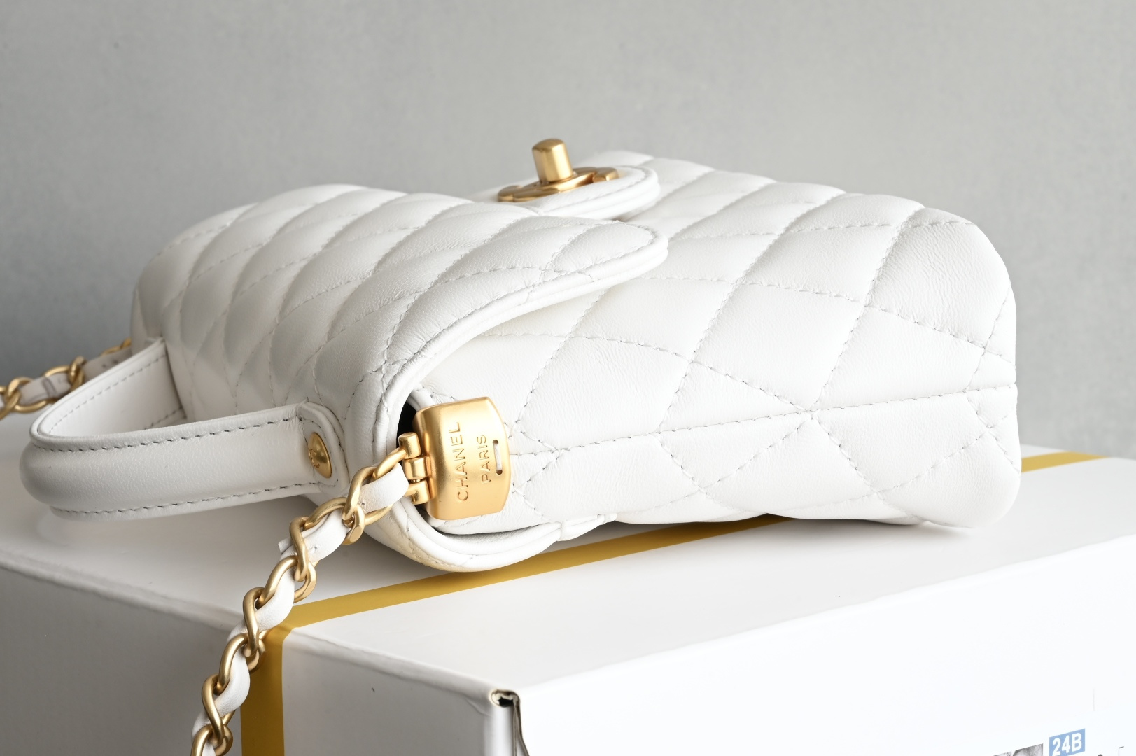 白金版▪️正品级 包装如图全新到货🆕𝐂𝐡𝐚𝐧𝐞𝟏 𝟐𝟓𝐏 手柄Kelly 小号 白色专柜售价𝟦𝟪𝟧𝟢𝟢𝗋