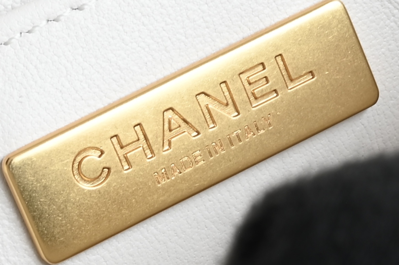 白金版▪️正品级 包装如图全新到货🆕𝐂𝐡𝐚𝐧𝐞𝟏 𝟐𝟓𝐏 手柄Kelly 小号 白色专柜售价𝟦𝟪𝟧𝟢𝟢𝗋