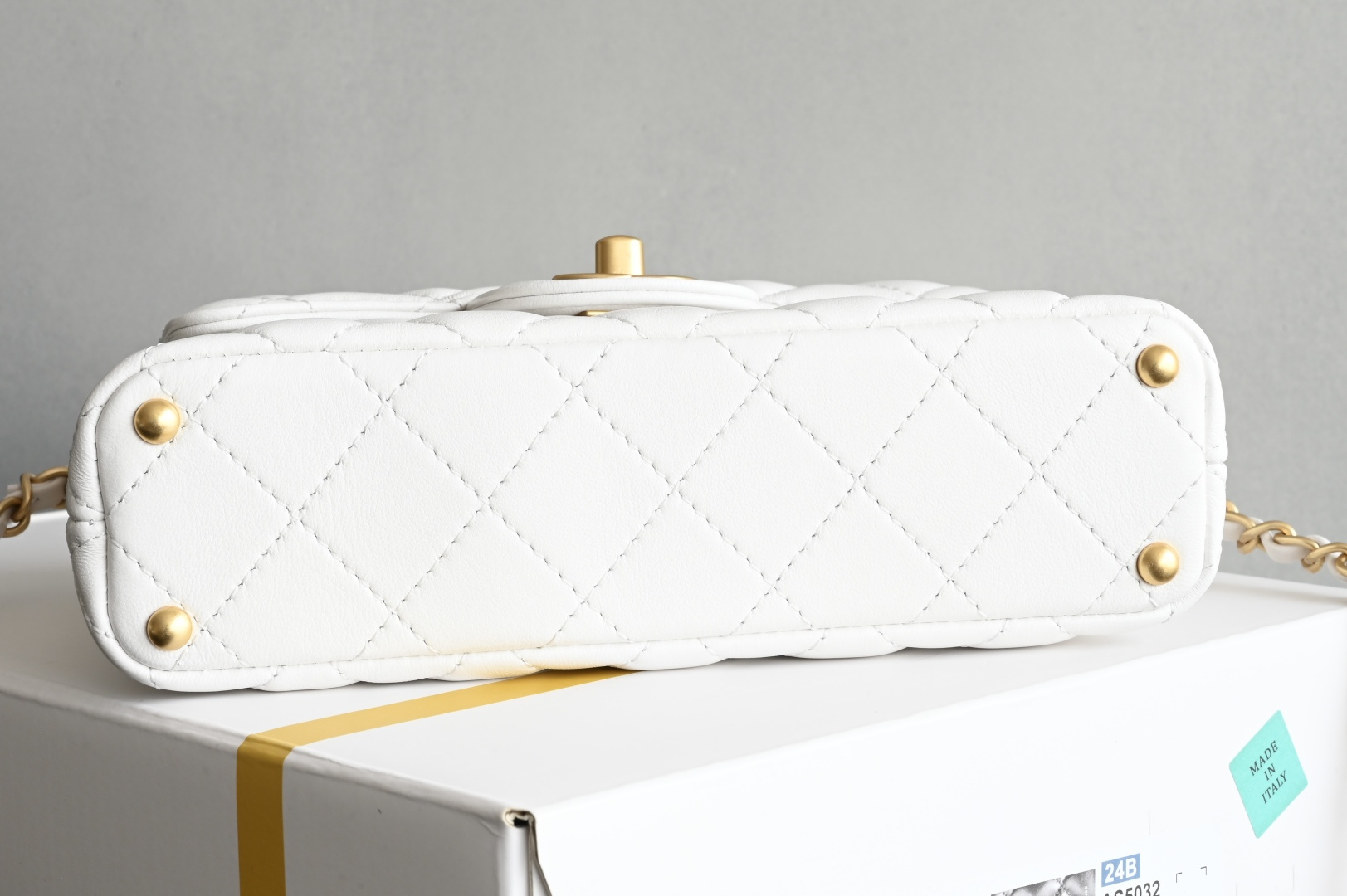 白金版▪️正品级 包装如图全新到货🆕𝐂𝐡𝐚𝐧𝐞𝟏 𝟐𝟓𝐏 手柄Kelly 小号 白色专柜售价𝟦𝟪𝟧𝟢𝟢𝗋