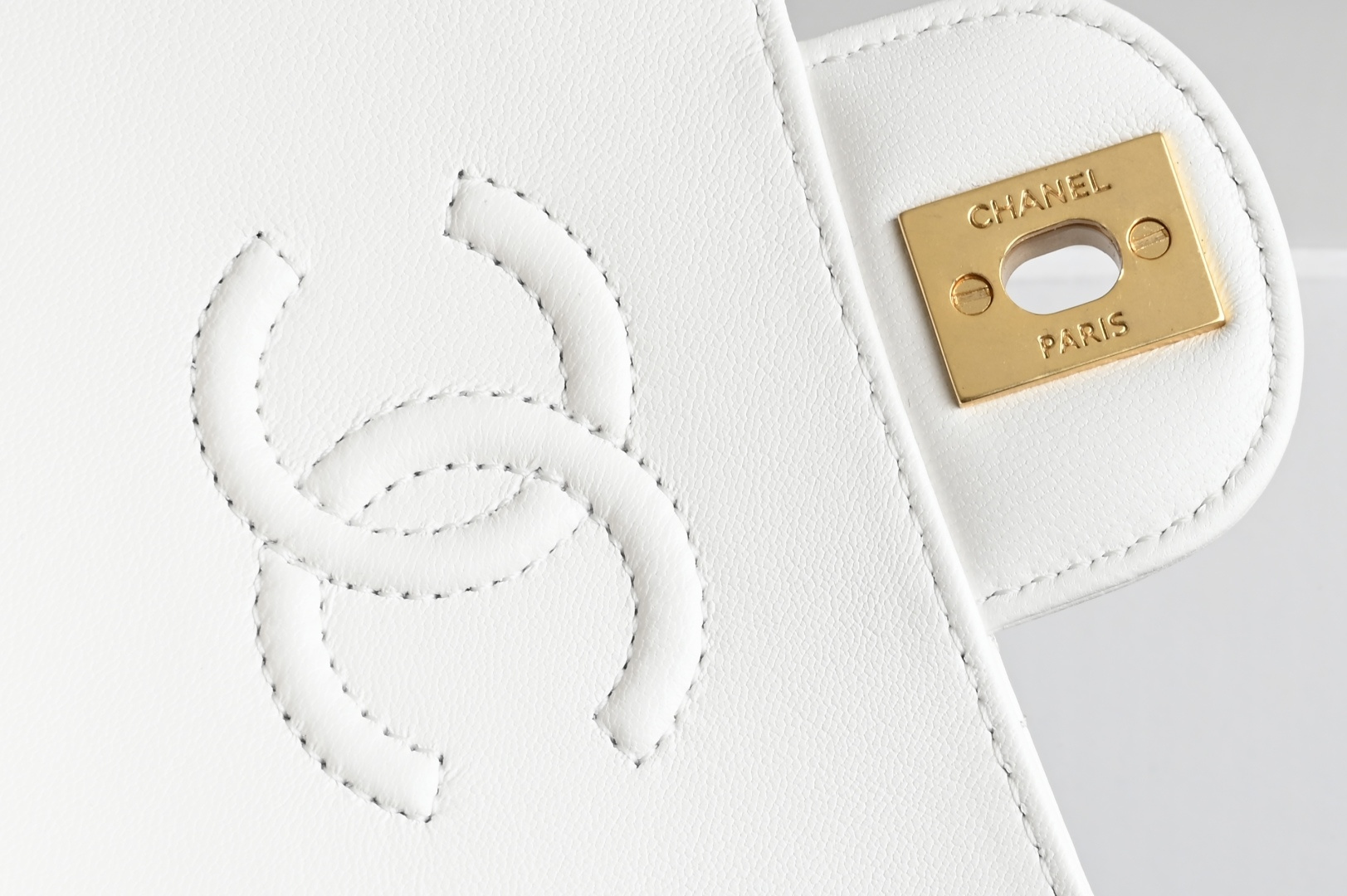 白金版▪️正品级 包装如图全新到货🆕𝐂𝐡𝐚𝐧𝐞𝟏 𝟐𝟓𝐏 手柄Kelly 小号 白色专柜售价𝟦𝟪𝟧𝟢𝟢𝗋